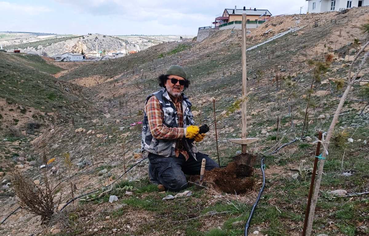 Seydişehirli Doğaseverden Geleceğe Nefes: Kendi imkanlarıyla temin ettiği fidanları toprakla buluşturdu - Görsel 5