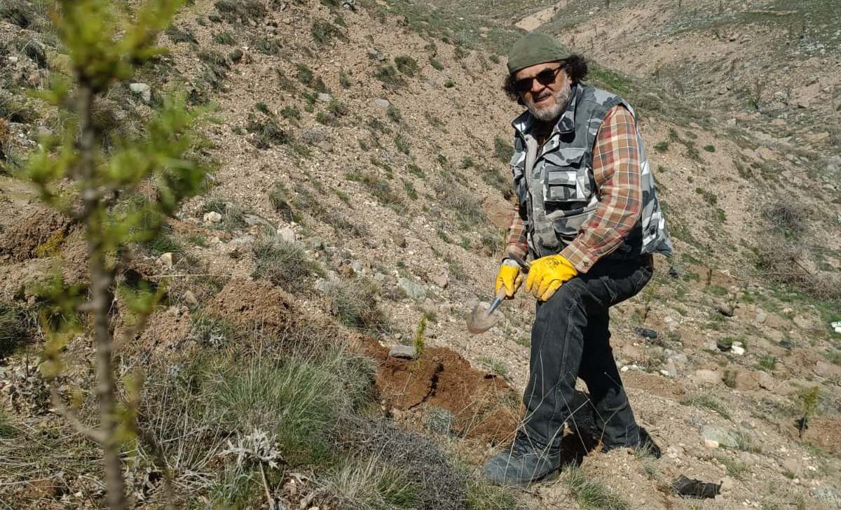 Seydişehirli Doğaseverden Geleceğe Nefes: Kendi imkanlarıyla temin ettiği fidanları toprakla buluşturdu - Görsel 6