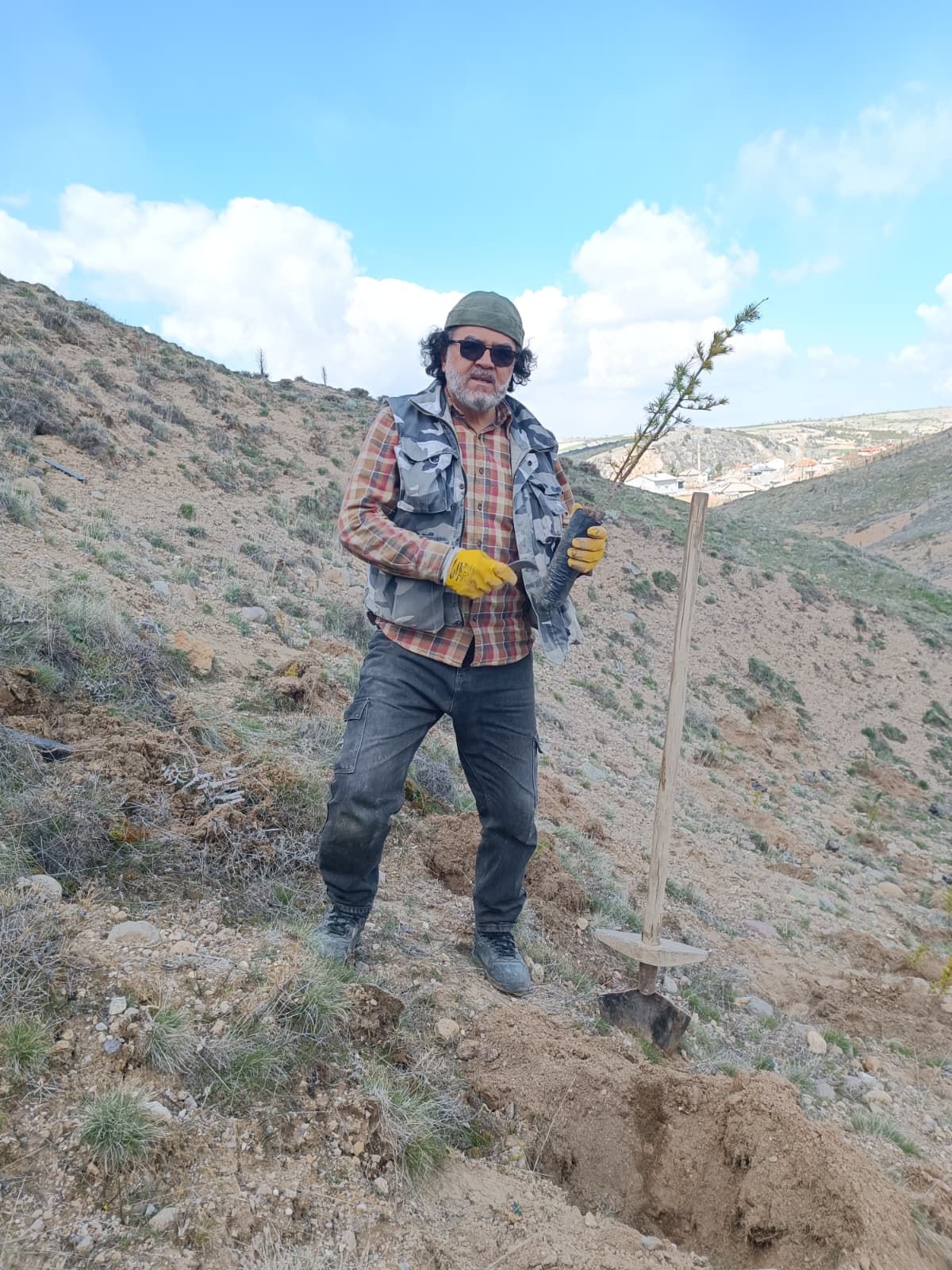 Seydişehirli Doğaseverden Geleceğe Nefes: Kendi imkanlarıyla temin ettiği fidanları toprakla buluşturdu - Görsel 7