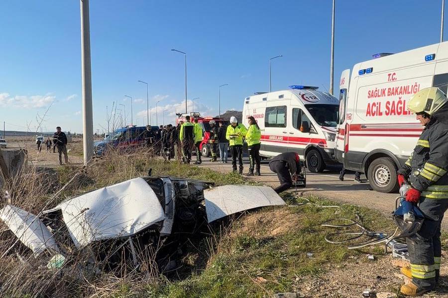 Seydişehir-Beyşehir Yolunda Trafik Kazası: 2 Yaralı - Görsel 1