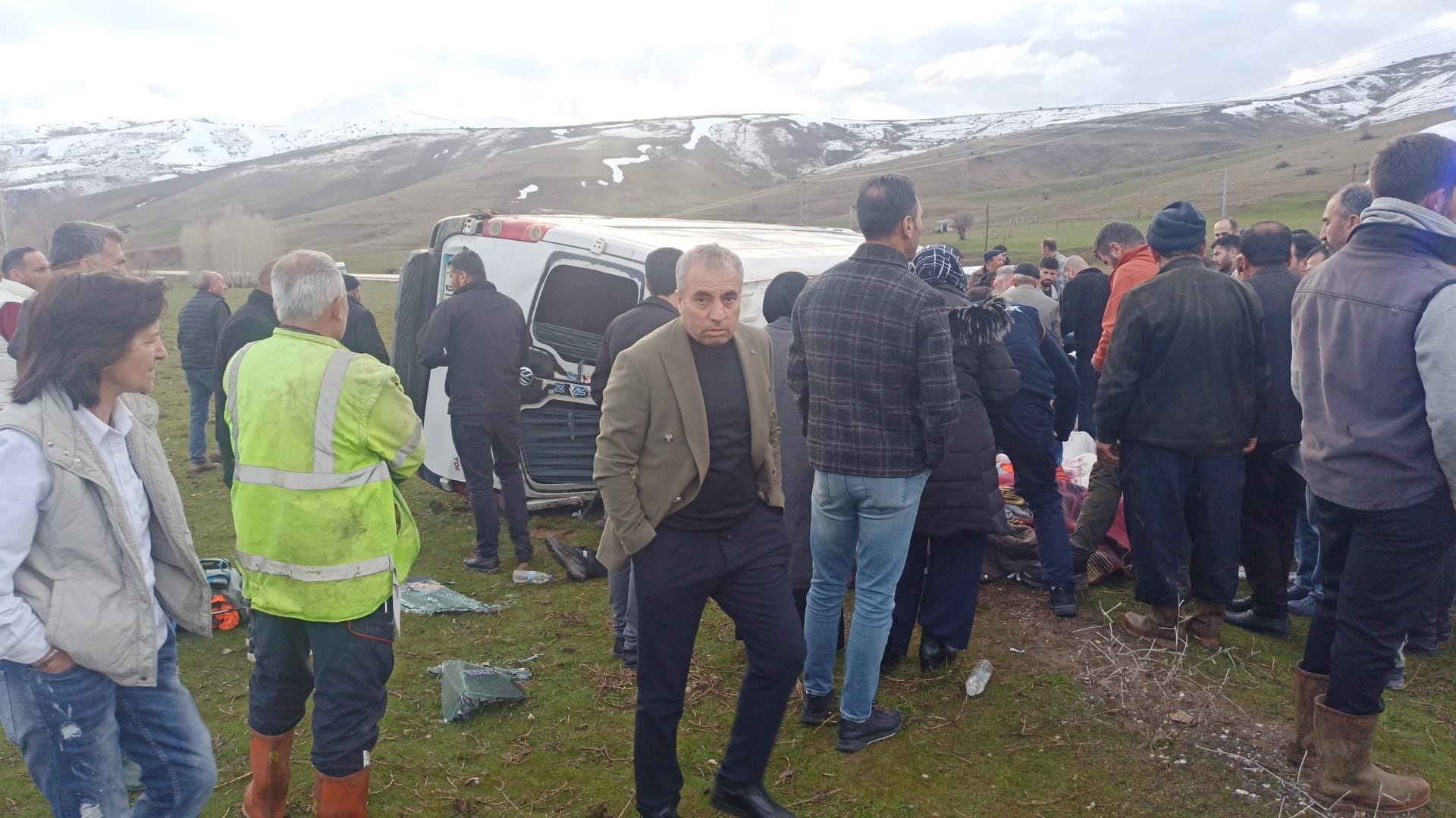 Van'da dağcıları taşıyan minibüs takla attı; 13 yaralı - Görsel 5