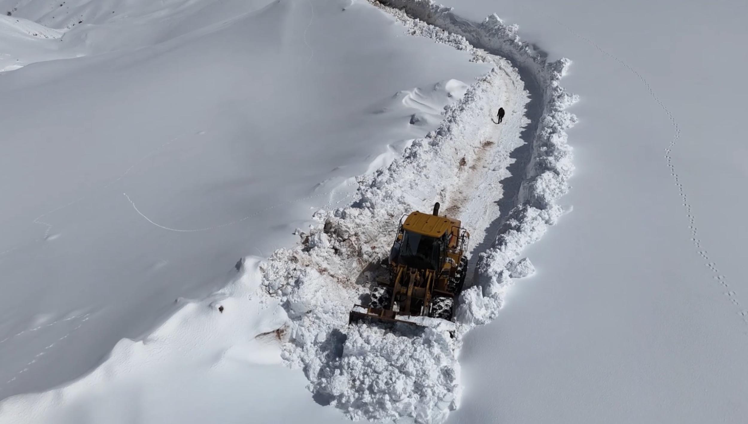Muş'ta nisan ayı ortasında karla mücadele - Görsel 2