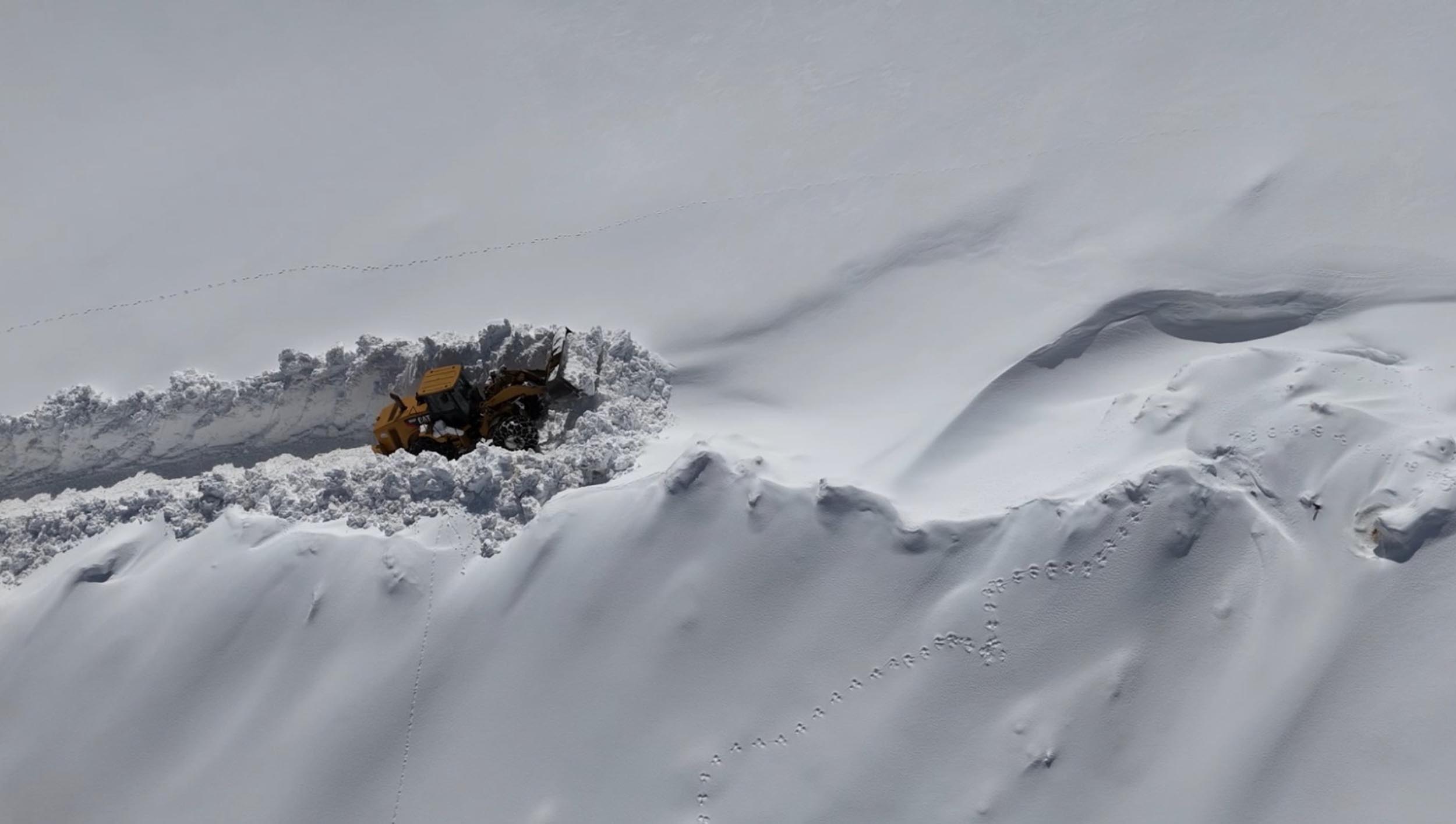 Muş'ta nisan ayı ortasında karla mücadele - Görsel 4
