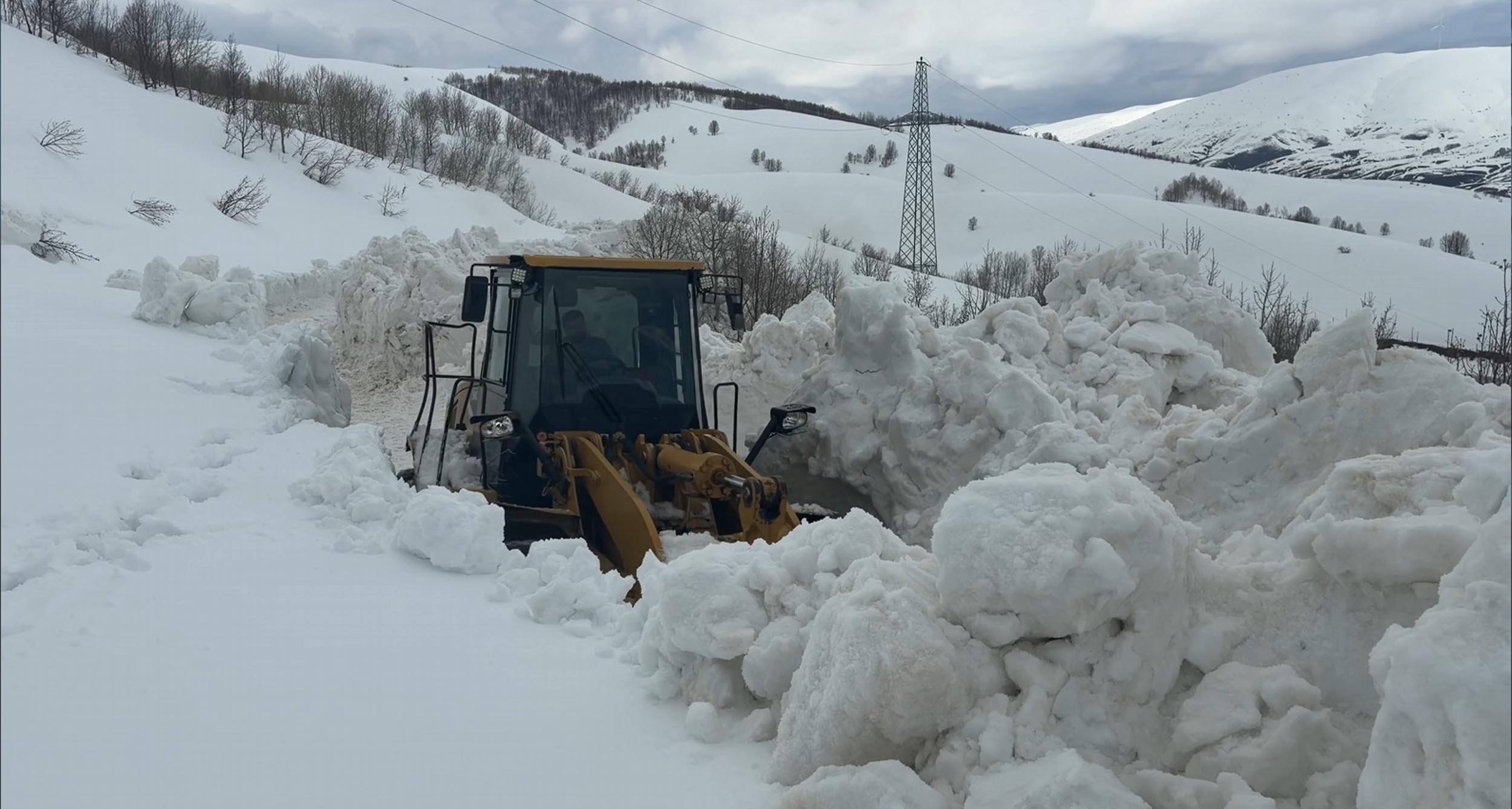 Muş'ta nisan ayı ortasında karla mücadele - Görsel 6