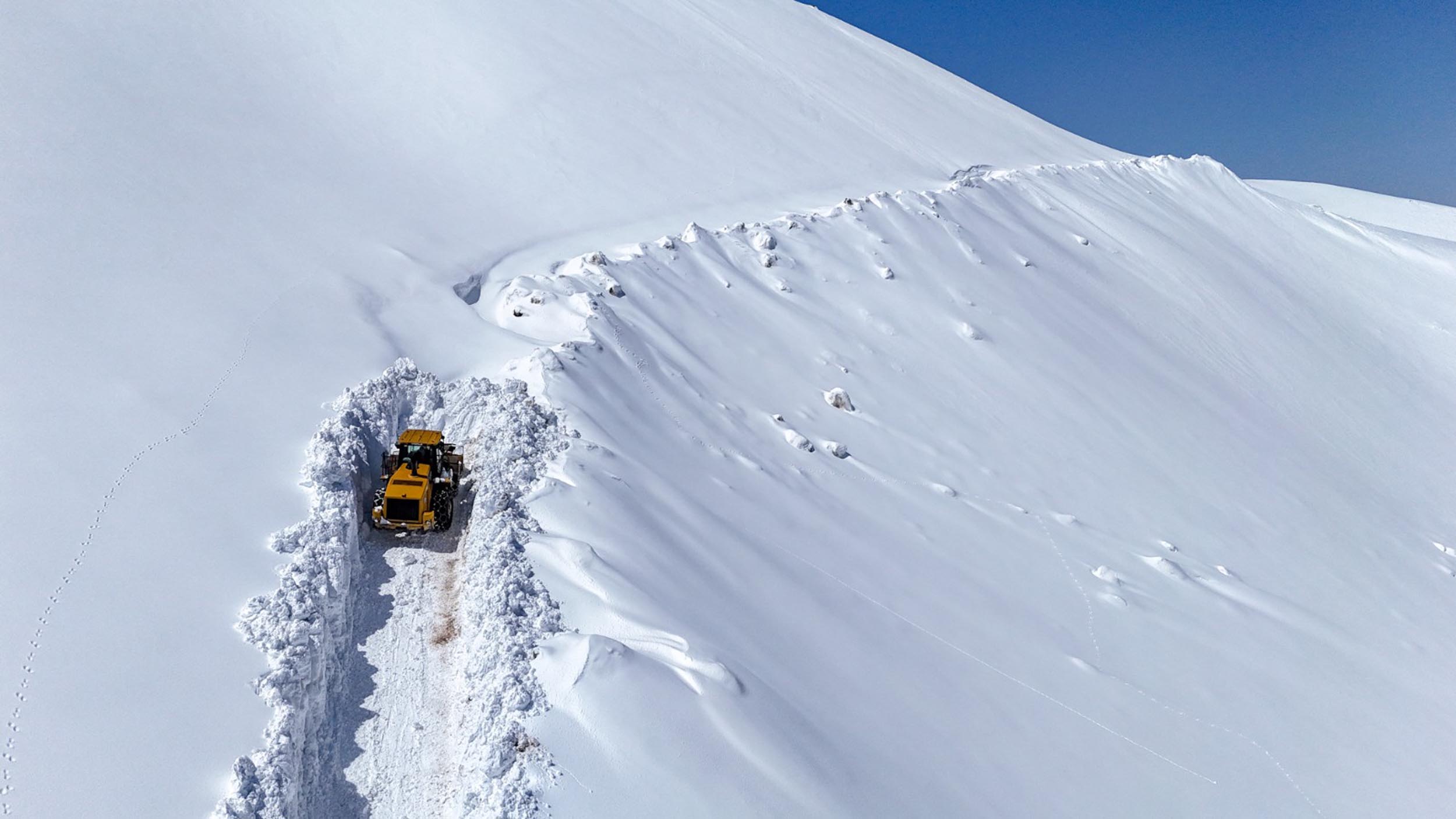 Muş'ta nisan ayı ortasında karla mücadele - Görsel 8