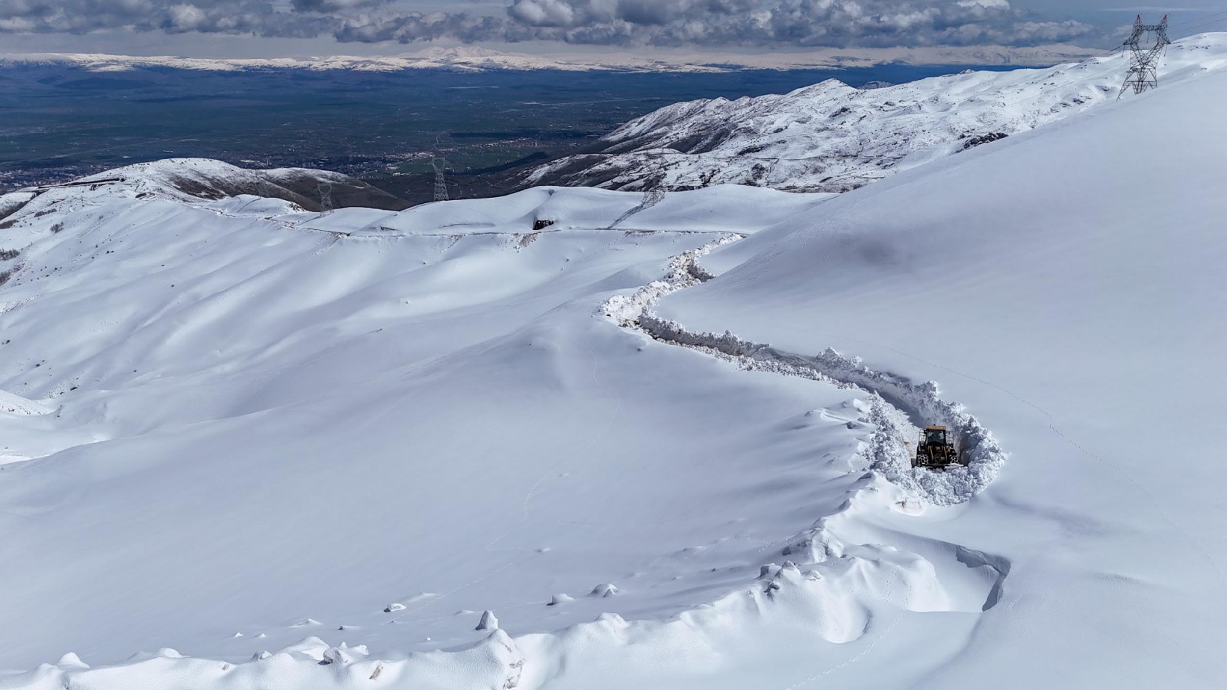 Muş'ta nisan ayı ortasında karla mücadele - Görsel 12