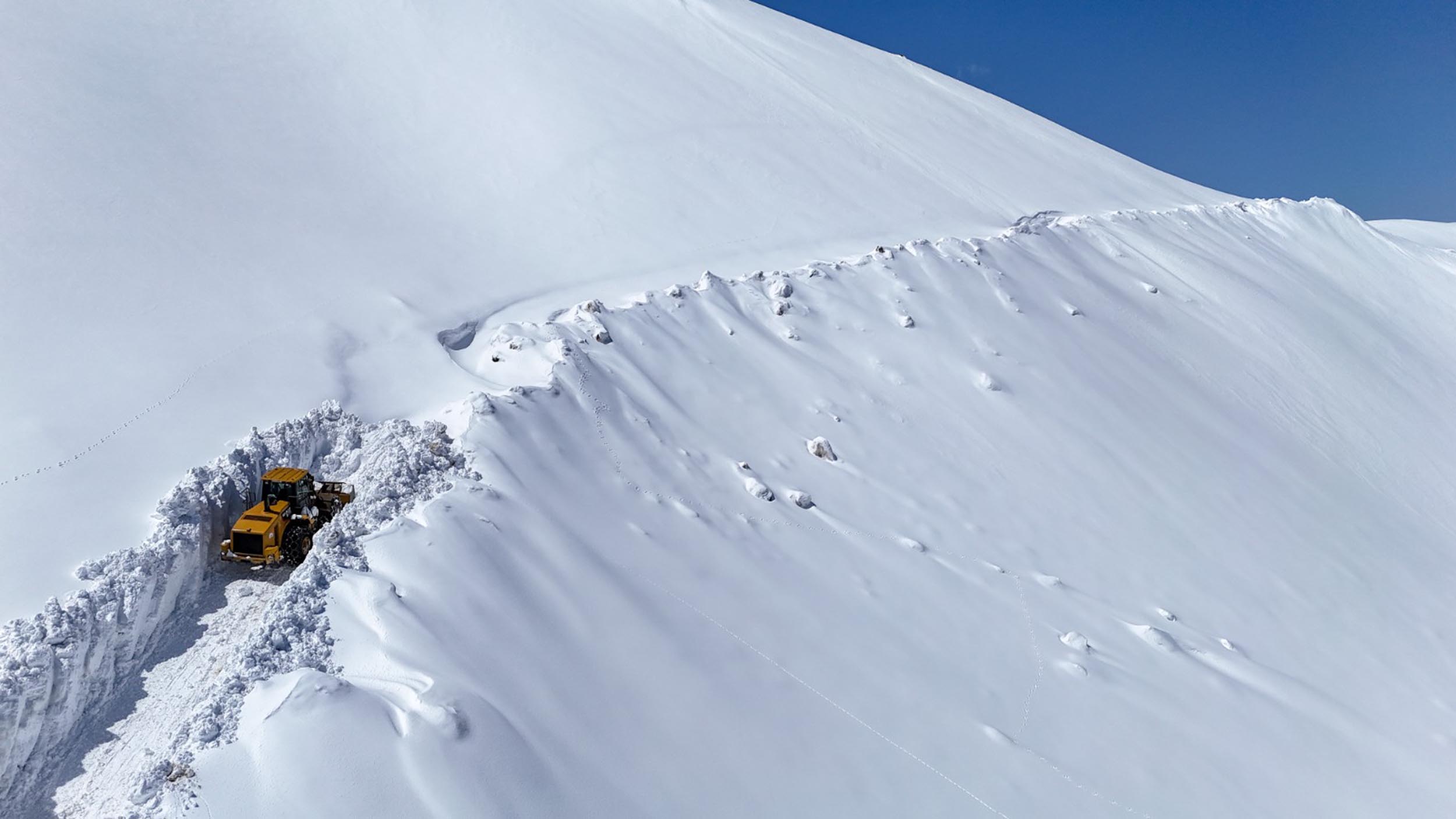 Muş'ta nisan ayı ortasında karla mücadele - Görsel 13