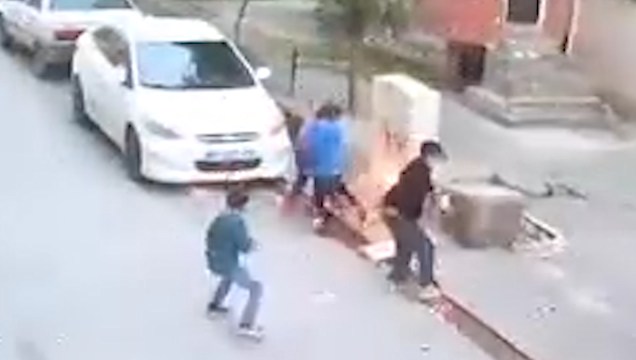 Açıkta bırakılan elektrik panosuna temas eden çocuk elinden yaralandı - Görsel 1