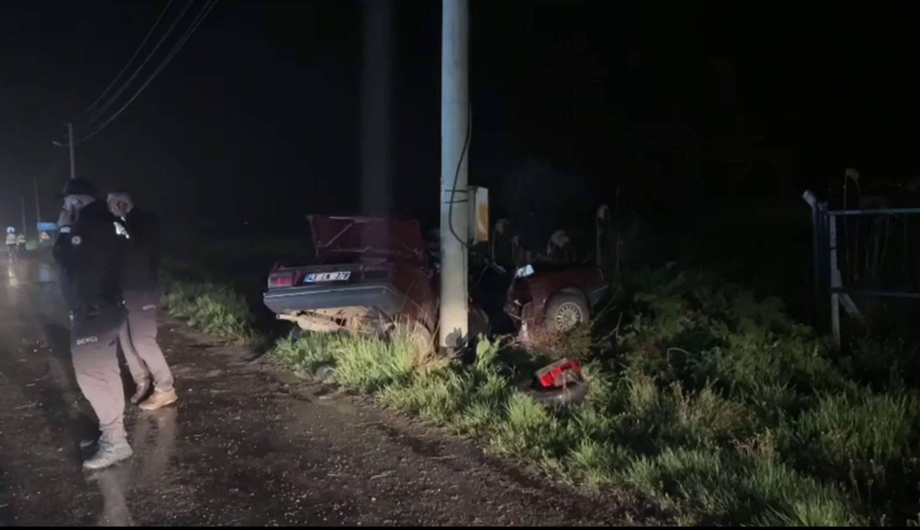 Beton direğe çarpan otomobilin sürücüsü öldü - Görsel 3