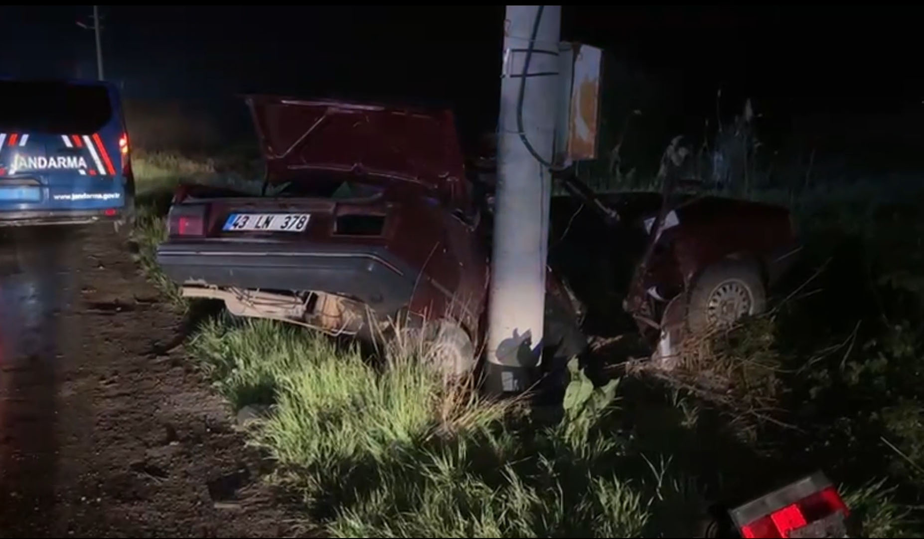 Beton direğe çarpan otomobilin sürücüsü öldü - Görsel 5