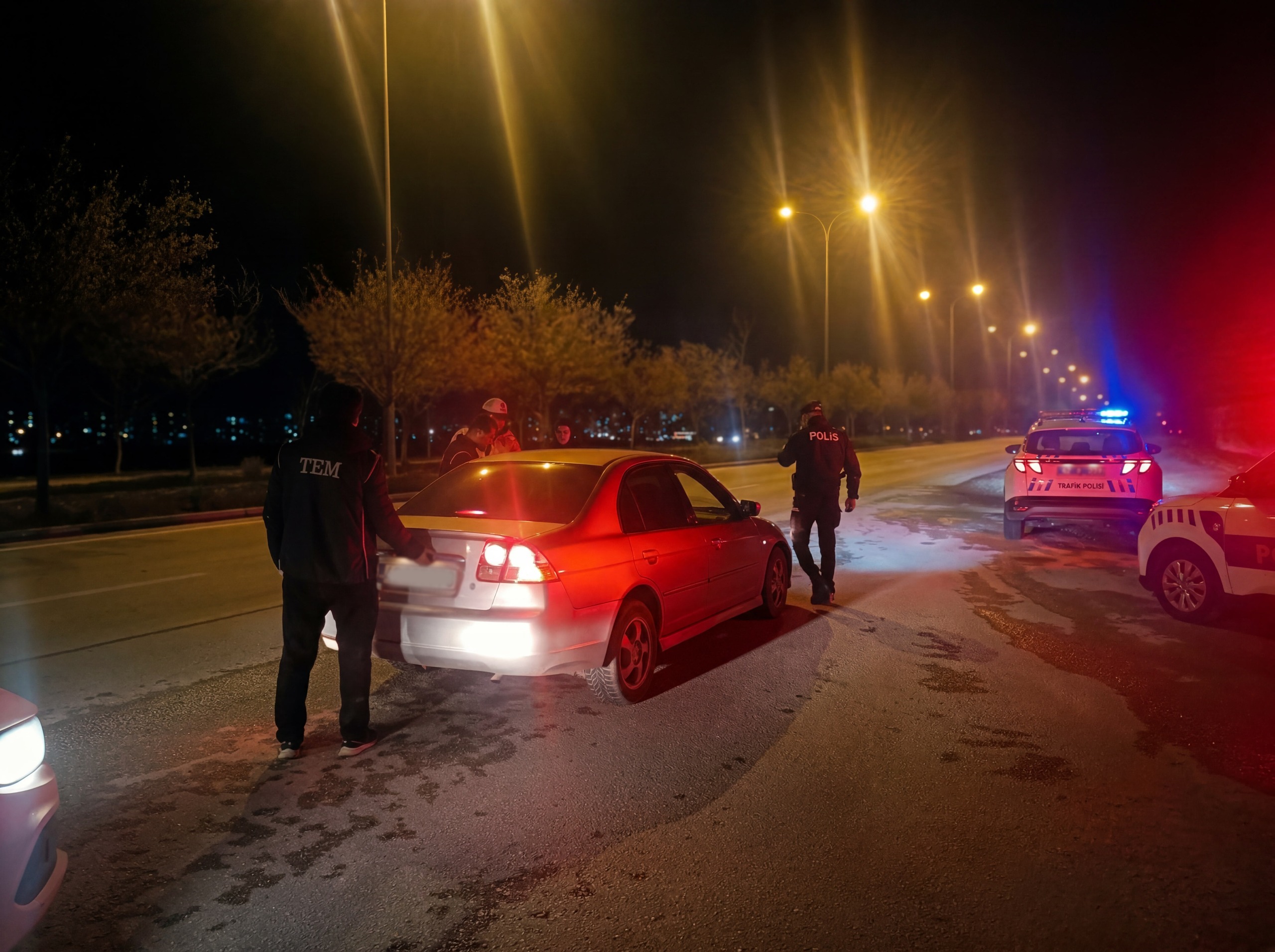 KONYA’DA “HUZUR-42/6” UYGULAMASIYLA GENİŞ KAPSAMLI DENETİM - Görsel 5