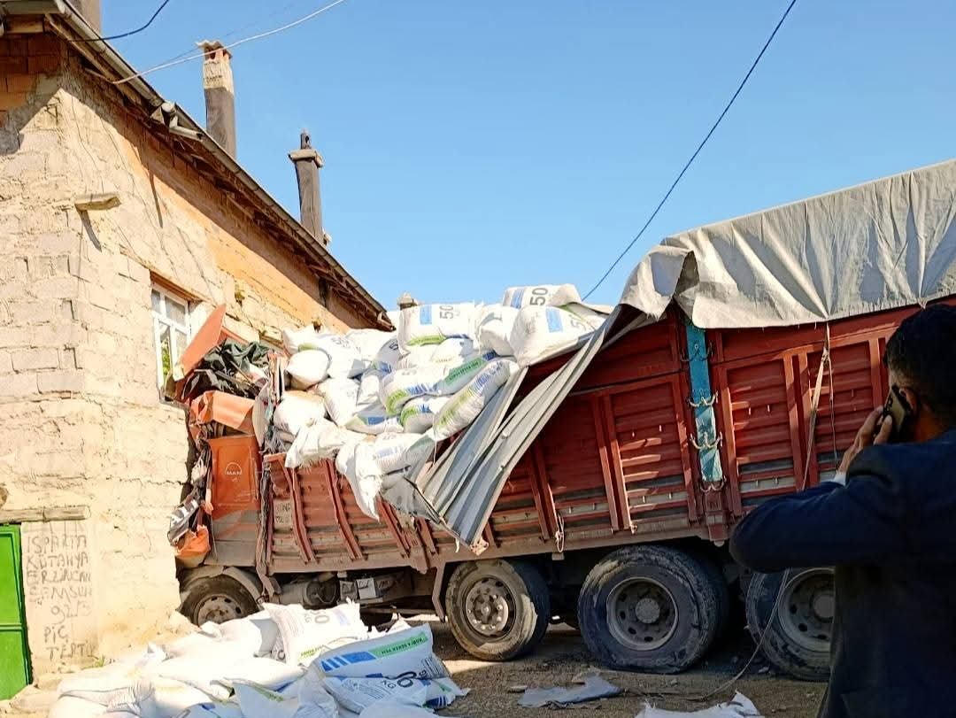 Akkise’de Bitmeyen Tehlike: Kamyonlar Mahalleye Giriyor, Çevre Yolu Talebi Yıllardır Karşılıksız - Görsel 4
