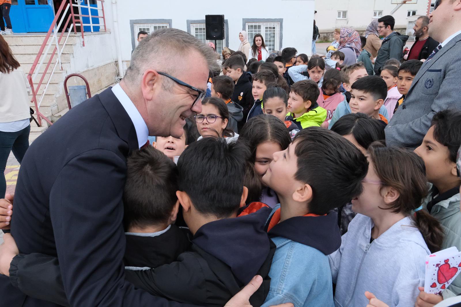 Seydişehir’de 23 Nisan coşkusu: Çocuklar anıtta ve okulda bayramı doyasıya yaşadı - Görsel 10