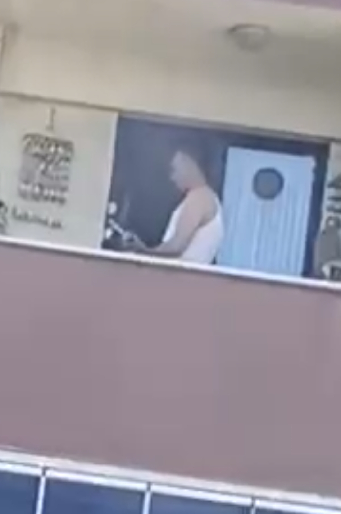 Pendik'te balkonda silah şarjörüne mermi dolduran şüpheli yakalandı - Görsel 2