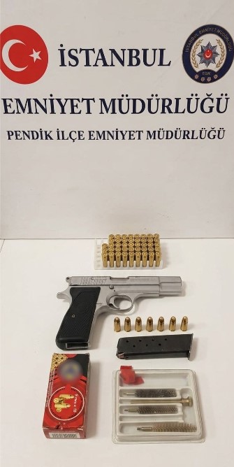 Pendik'te balkonda silah şarjörüne mermi dolduran şüpheli yakalandı - Görsel 4