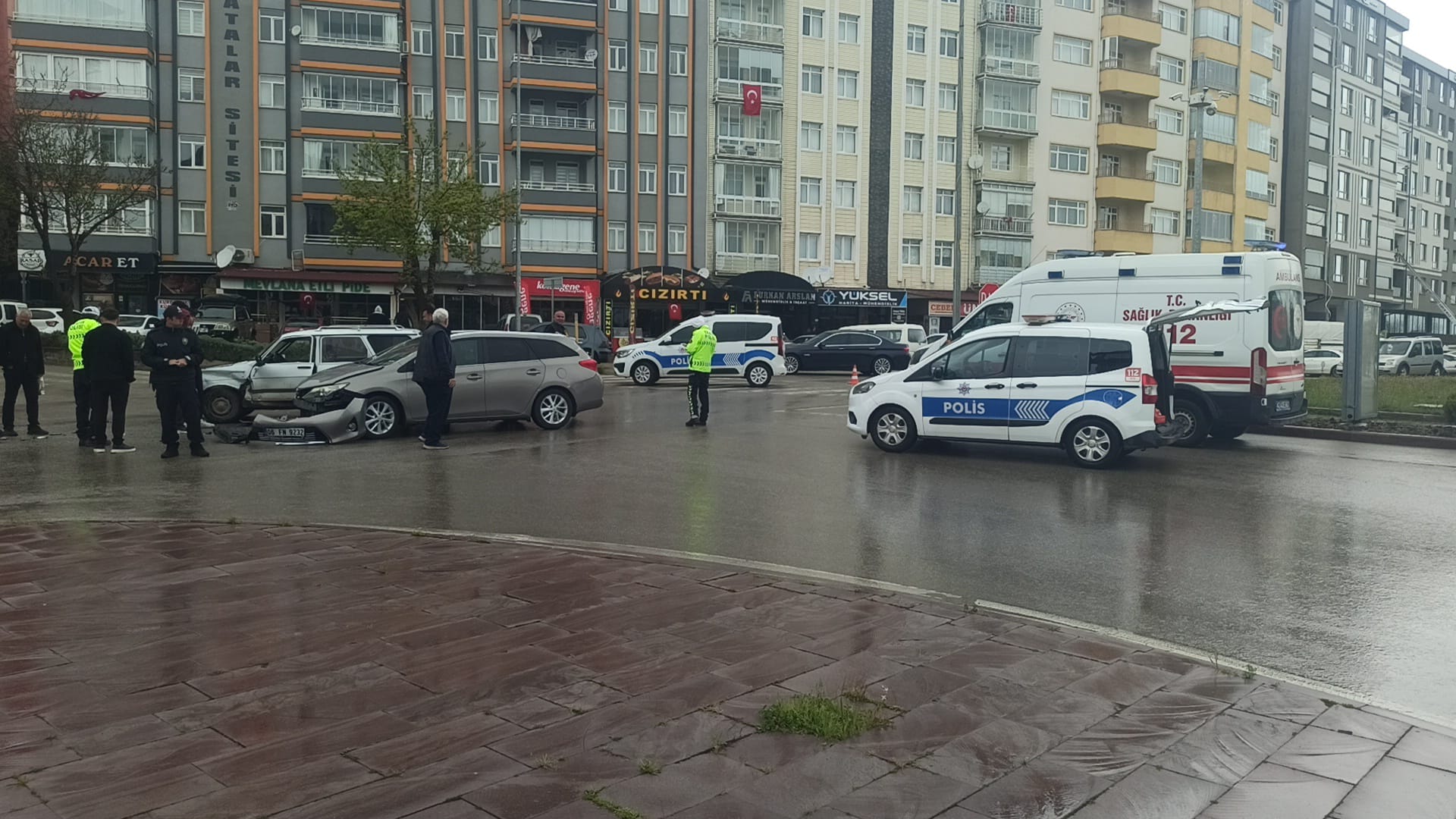 Seydişehir'de İki Otomobil Çarpıştı: 1 Yaralı - Görsel 1