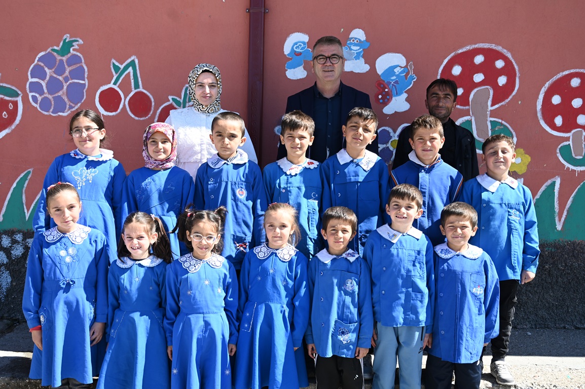 BELEDİYEDEN OKUL BAHÇELERİNE  GÜL  - Görsel 4