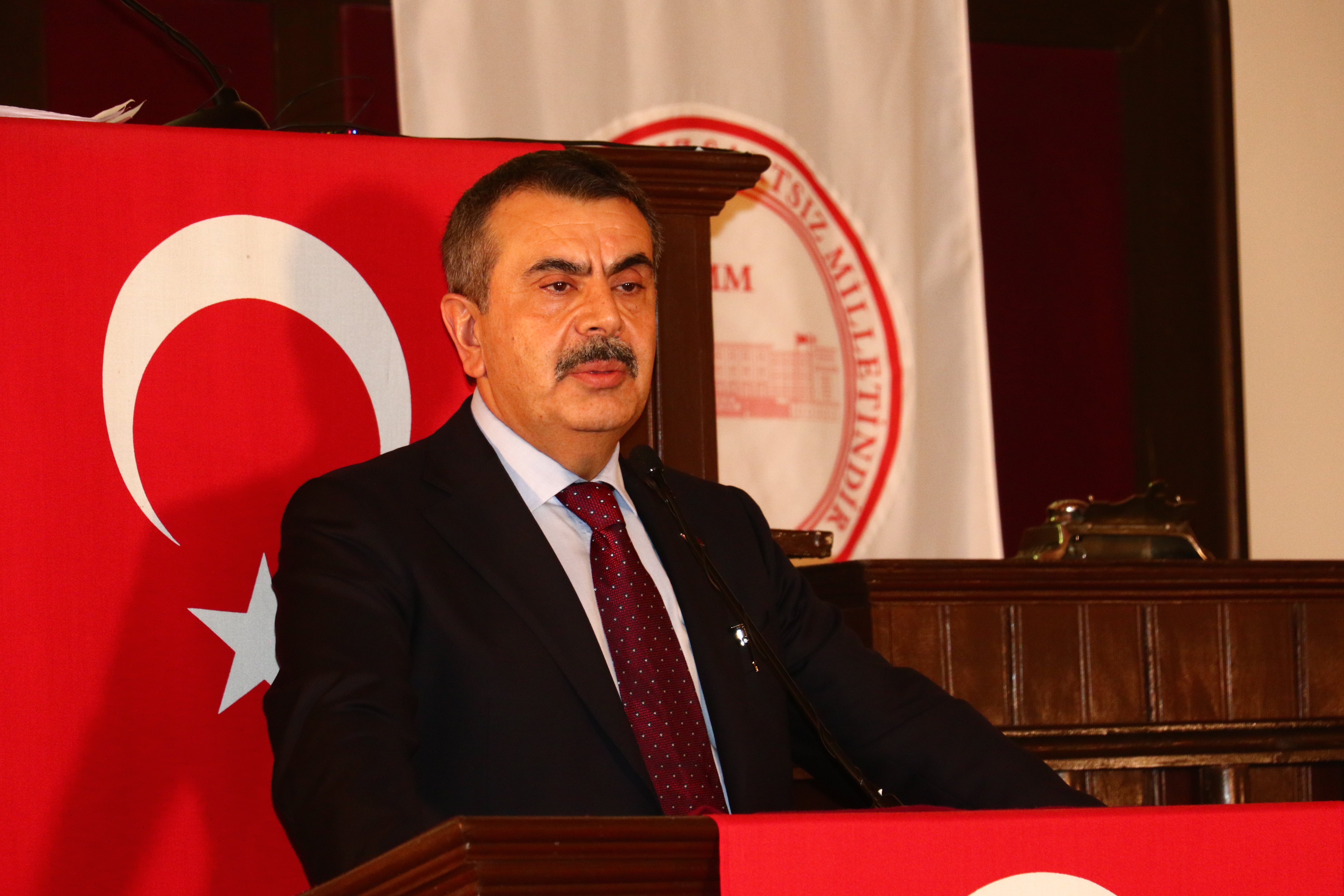 Ankara- Bakan Tekin, öğrencilerle 1'inci TBMM'ye yürüdü - Görsel 1