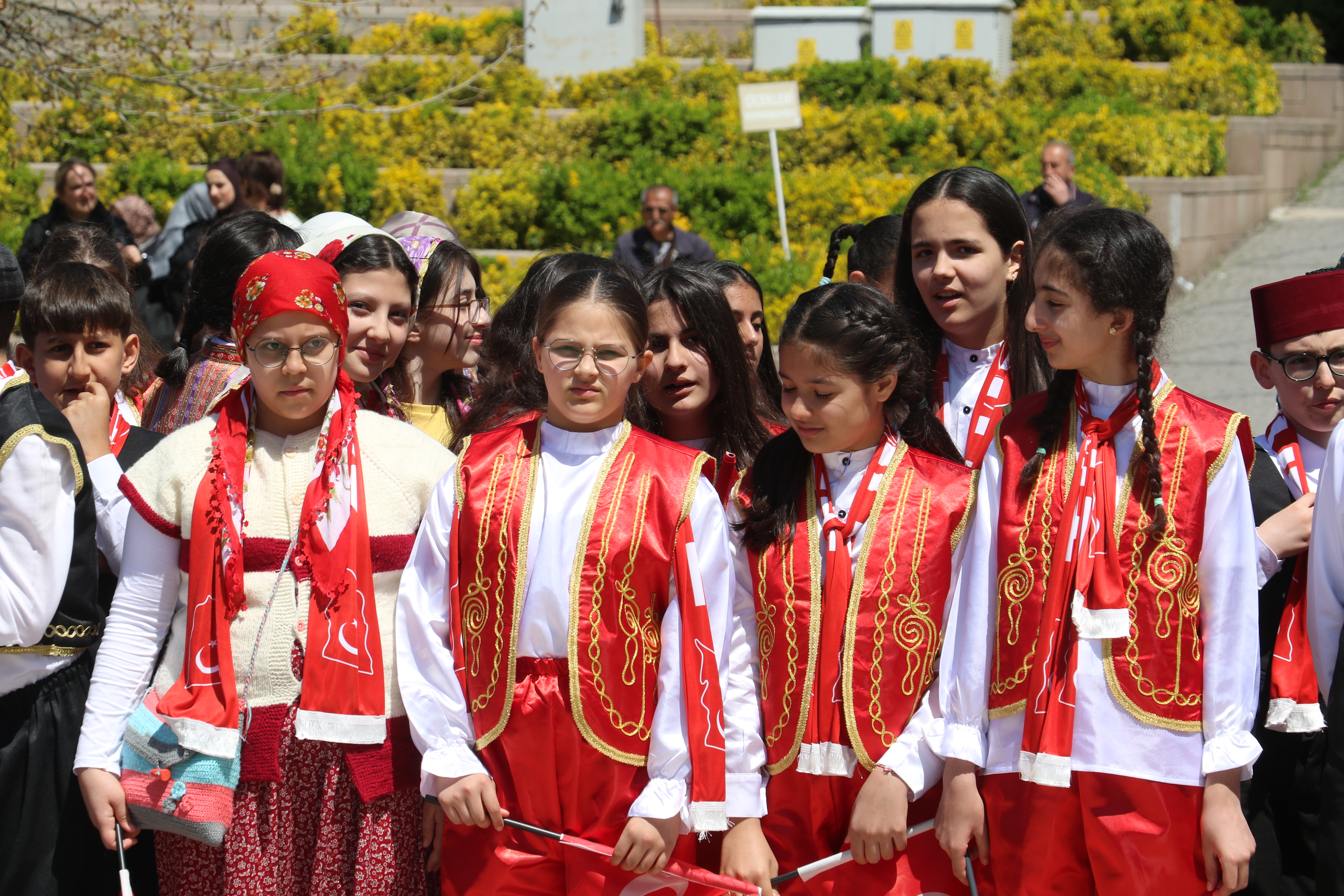 Ankara- Bakan Tekin, öğrencilerle 1'inci TBMM'ye yürüdü - Görsel 4