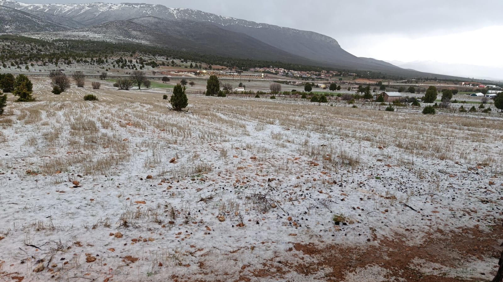 Konya'da Bahar Ortasında Kış Manzarası: Sağanak ve Dolu Şehri Esir Aldı! - Görsel 1