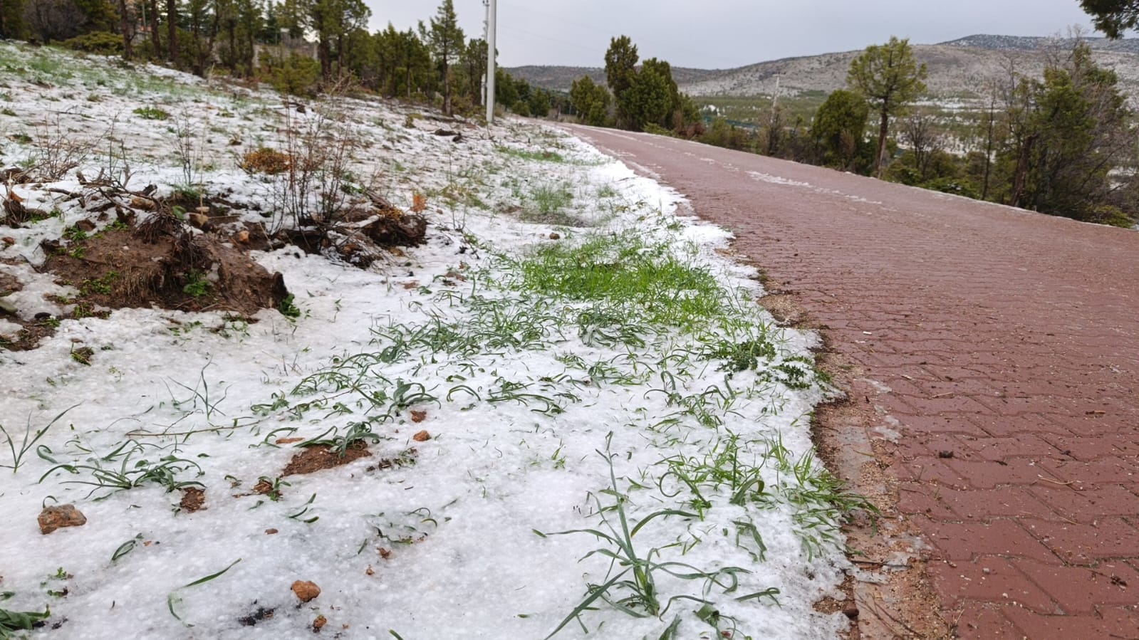 Konya'da Bahar Ortasında Kış Manzarası: Sağanak ve Dolu Şehri Esir Aldı! - Görsel 3