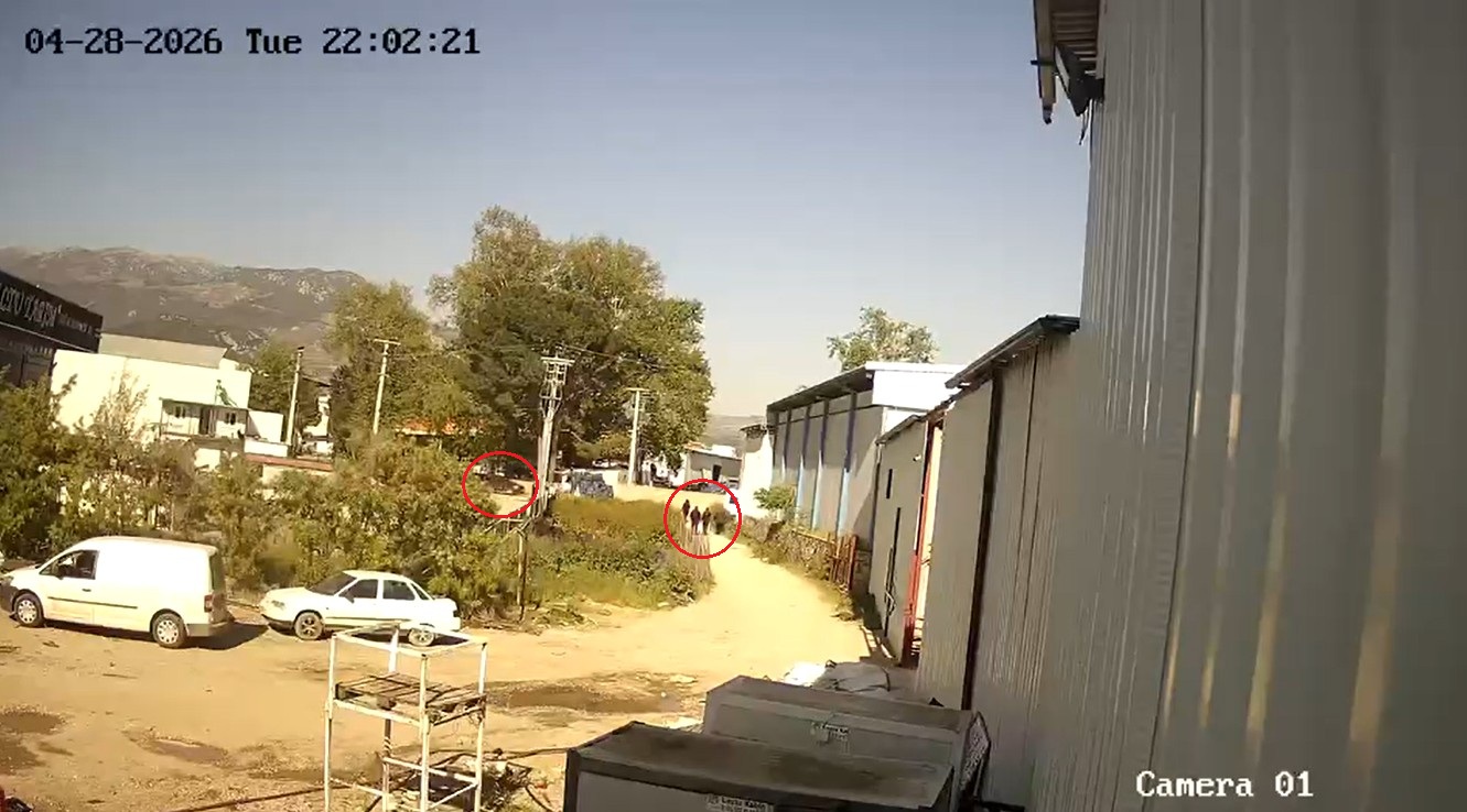 Borcunu ödemediği için icra takibi başlatan avukatı öldürdü, kız kardeşini yaraladı  - Görsel 1