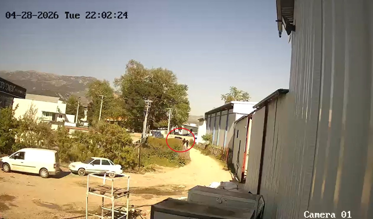 Borcunu ödemediği için icra takibi başlatan avukatı öldürdü, kız kardeşini yaraladı  - Görsel 2