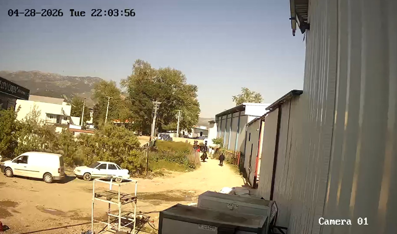 Borcunu ödemediği için icra takibi başlatan avukatı öldürdü, kız kardeşini yaraladı  - Görsel 4