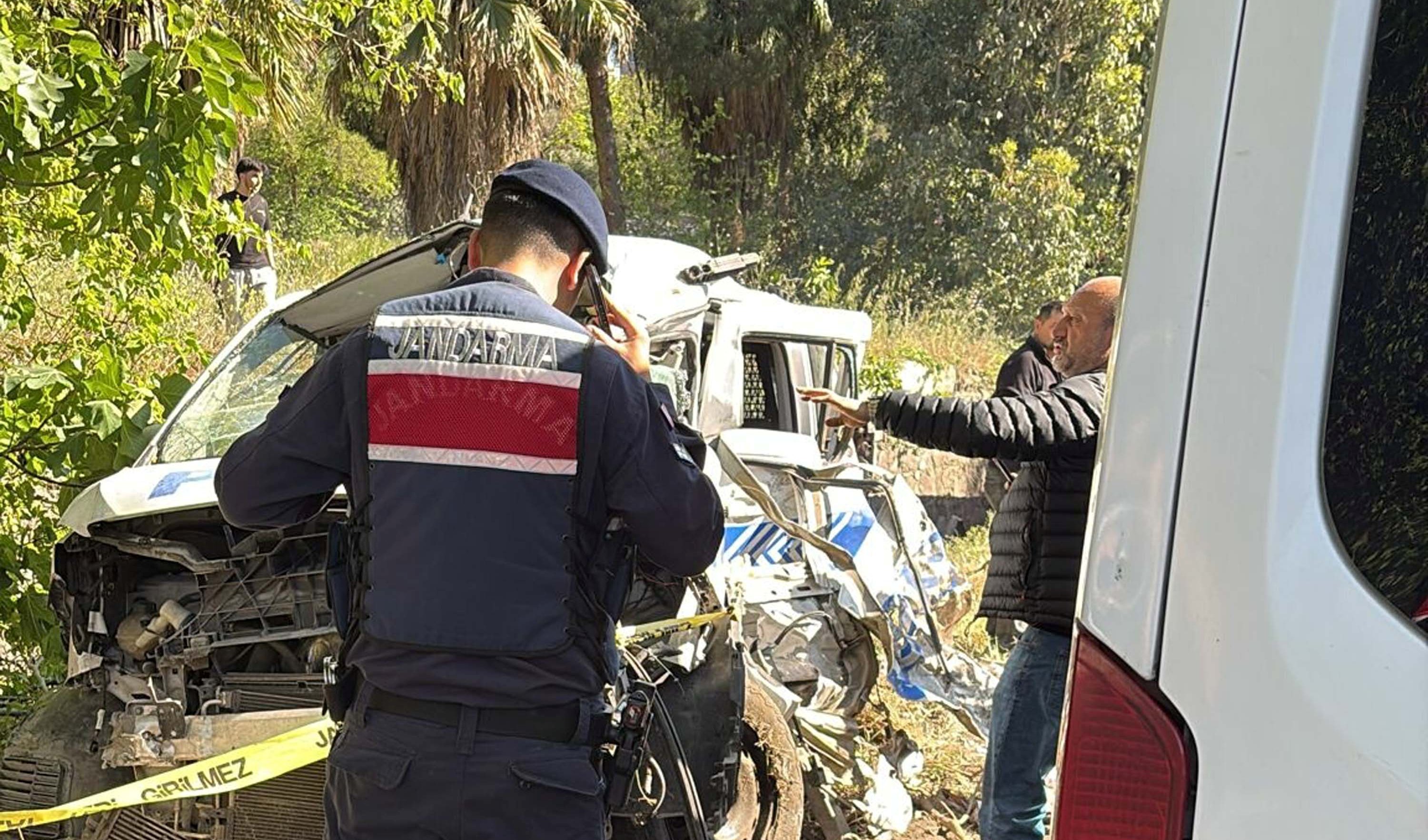 İzmir'de freni boşalan TIR, 9 araca çarptı: 3 ölü, 1’i polis 4 yaralı - Görsel 3