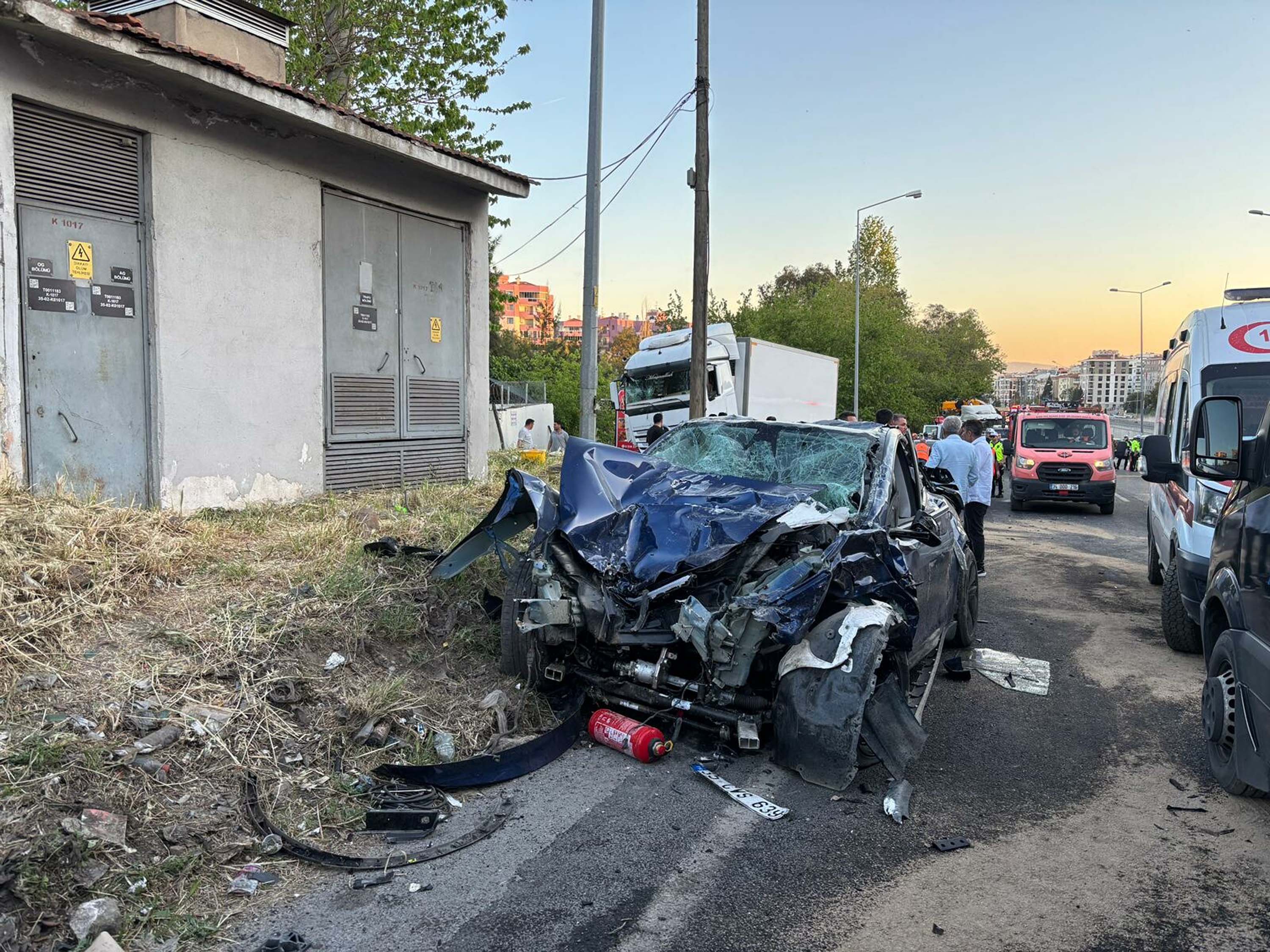 İzmir'de freni boşalan TIR, 9 araca çarptı: 3 ölü, 1’i polis 4 yaralı - Görsel 8