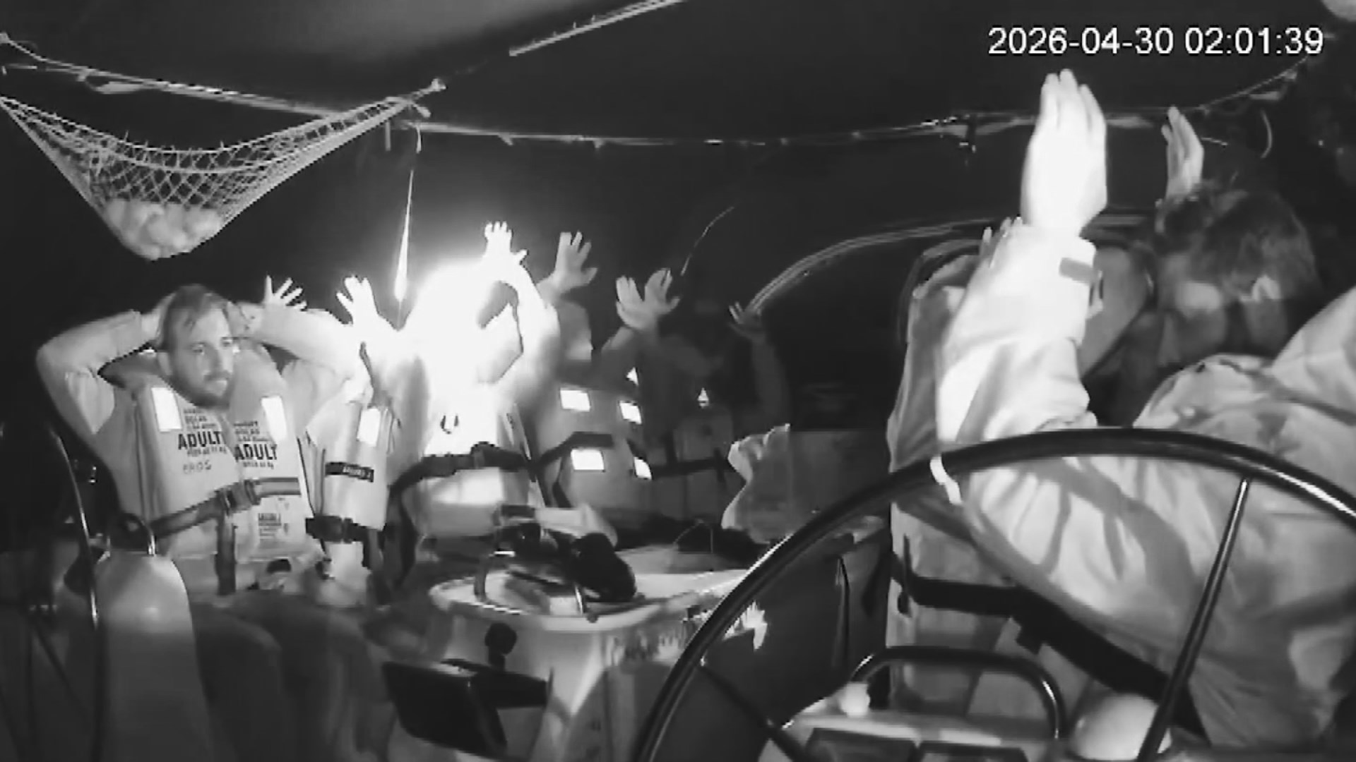 İsrail, Global Sumud Filosu'nu Yunanistan yakınlarında abluka altına aldı - Görsel 6