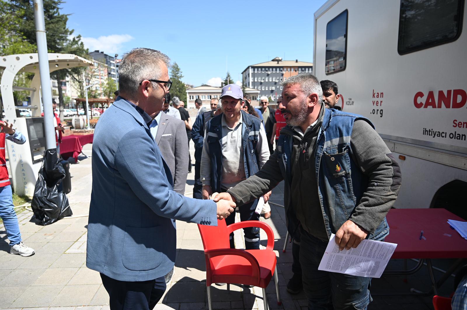 BAŞKAN USTAOĞLU VE ÇALIŞMA ARKADAŞLARI KAN BAĞIŞINDA BULUNDU  - Görsel 3