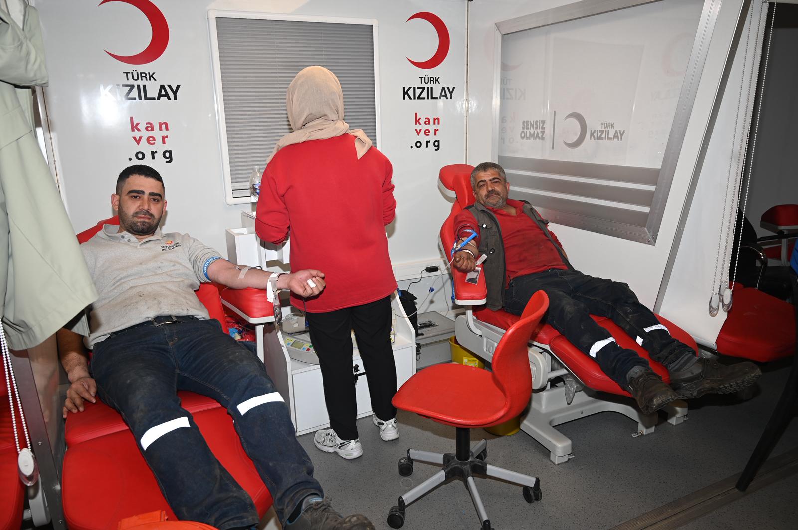 BAŞKAN USTAOĞLU VE ÇALIŞMA ARKADAŞLARI KAN BAĞIŞINDA BULUNDU  - Görsel 6