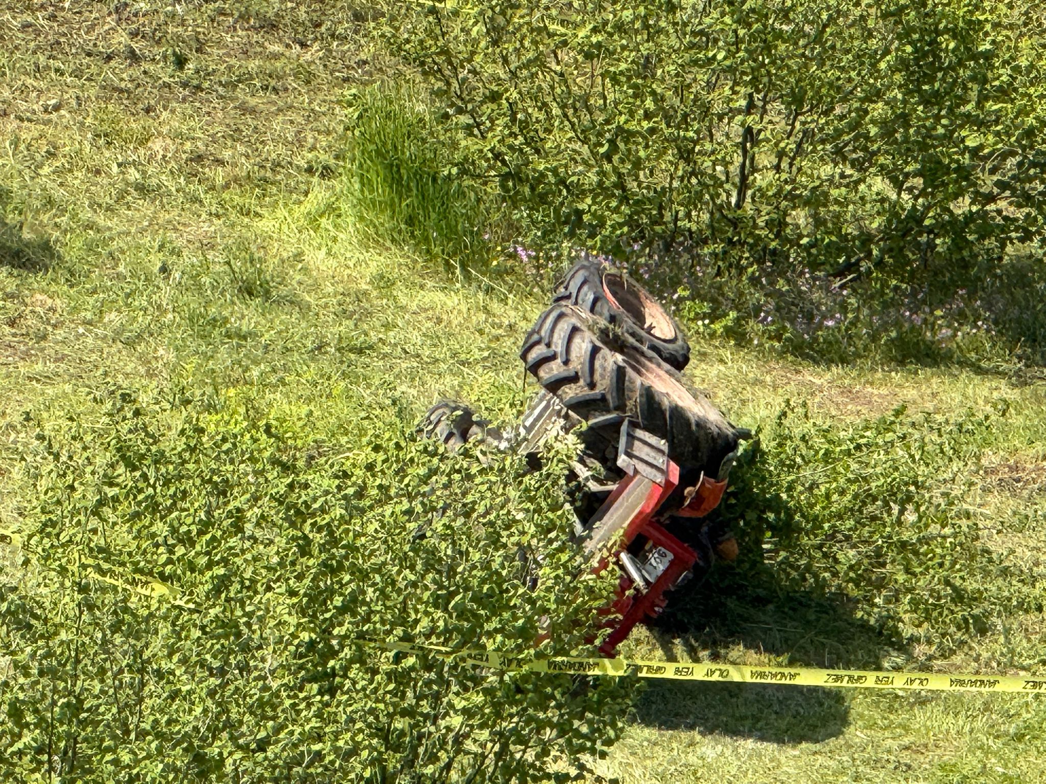 Sakarya- Devrilen traktörün sürücüsü emekli polis öldü - Görsel 1