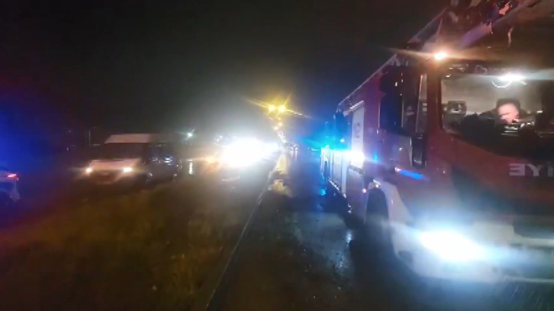 Balıkesir'de yolcu otobüsü devrildi; 3 ölü, 31 yaralı - Görsel 5