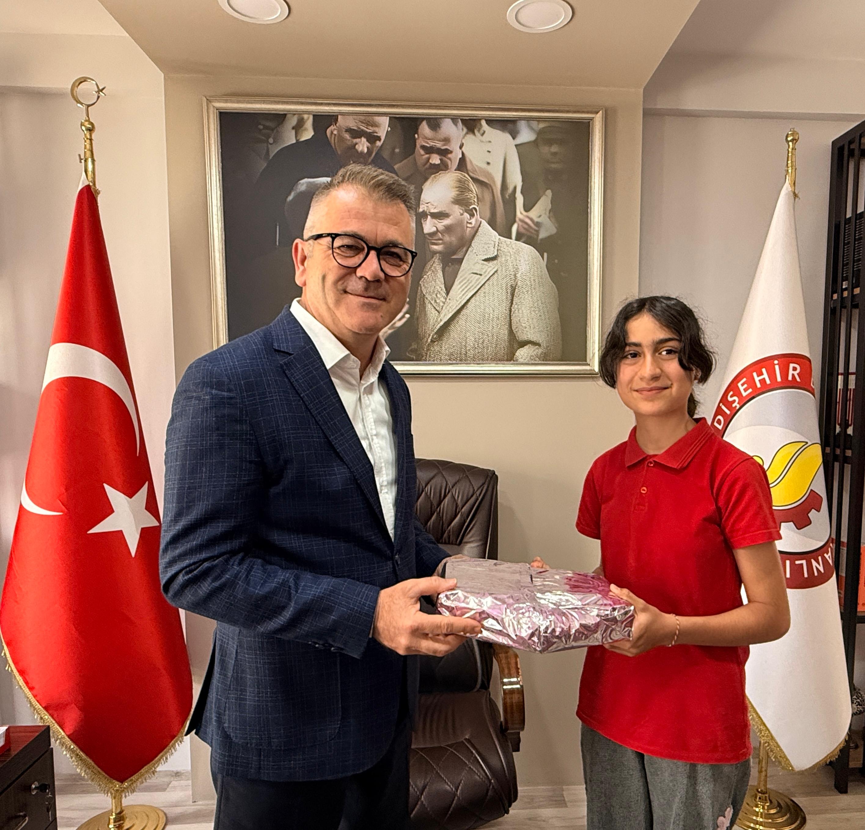 KİTAP KURTLARI ÖDÜLLERİNE KAVUŞTU - Görsel 4