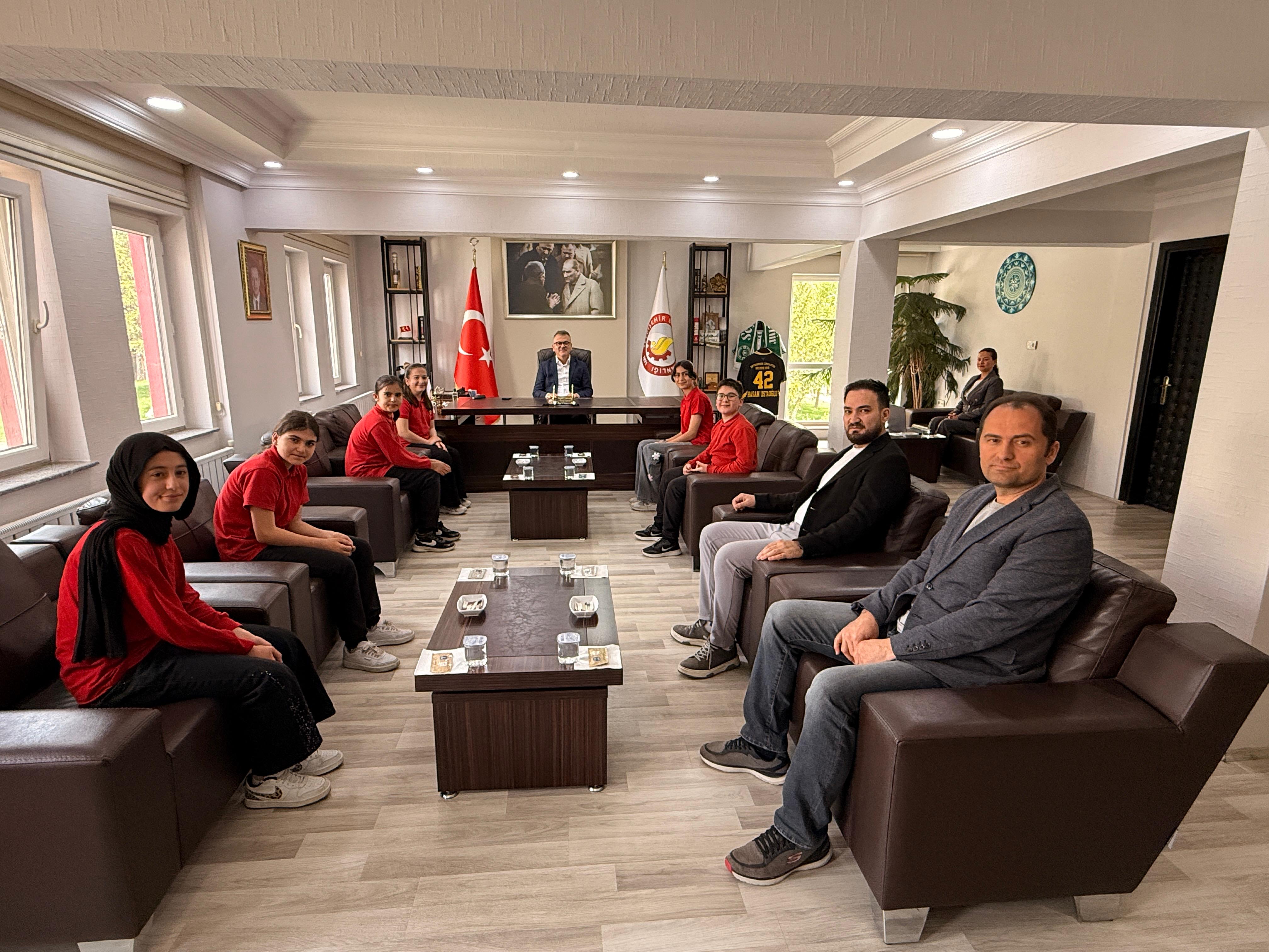 KİTAP KURTLARI ÖDÜLLERİNE KAVUŞTU - Görsel 6
