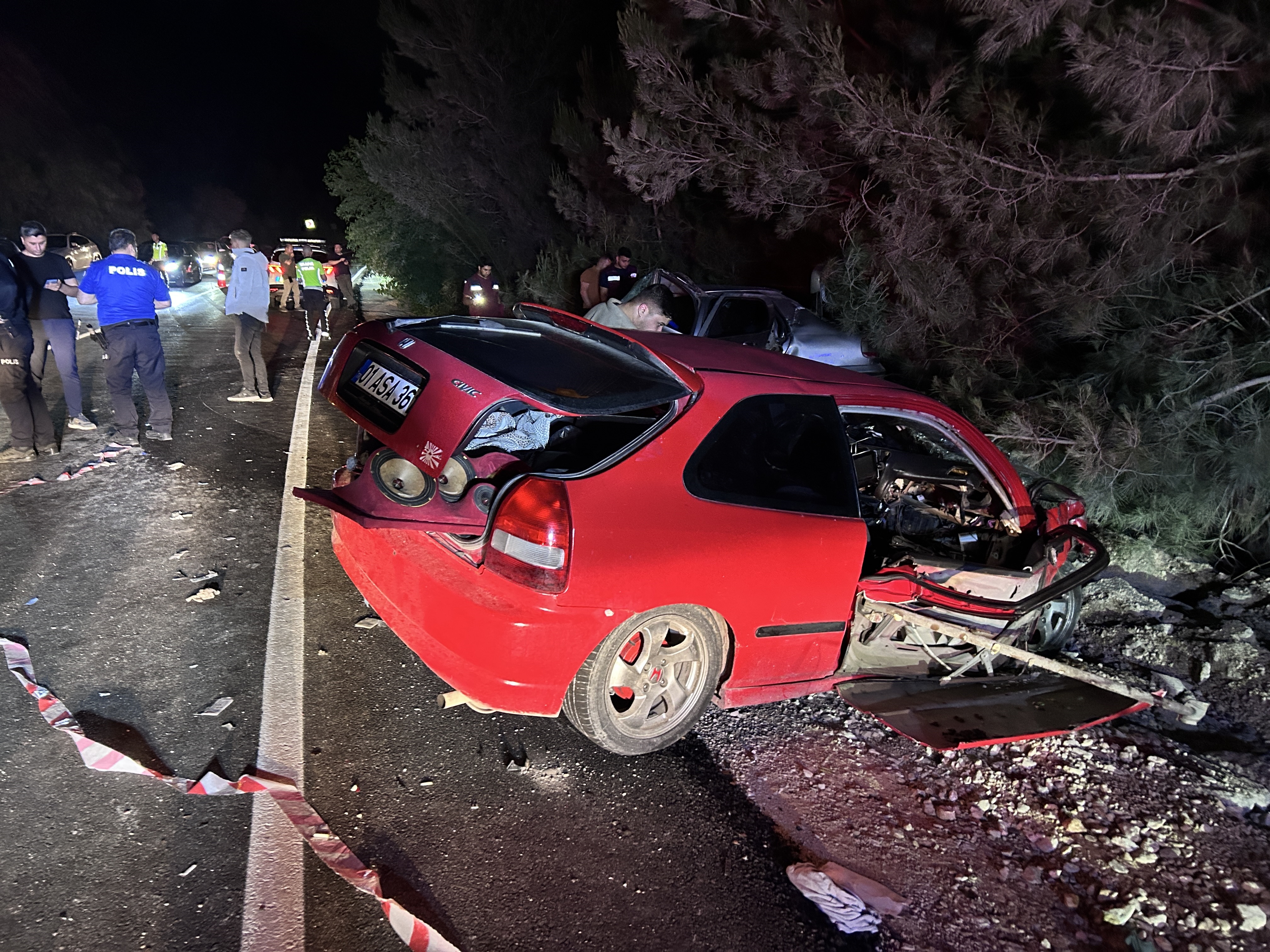 Adana'da iki otomobil çarpıştı: 2 ölü, 3 yaralı - Görsel 2
