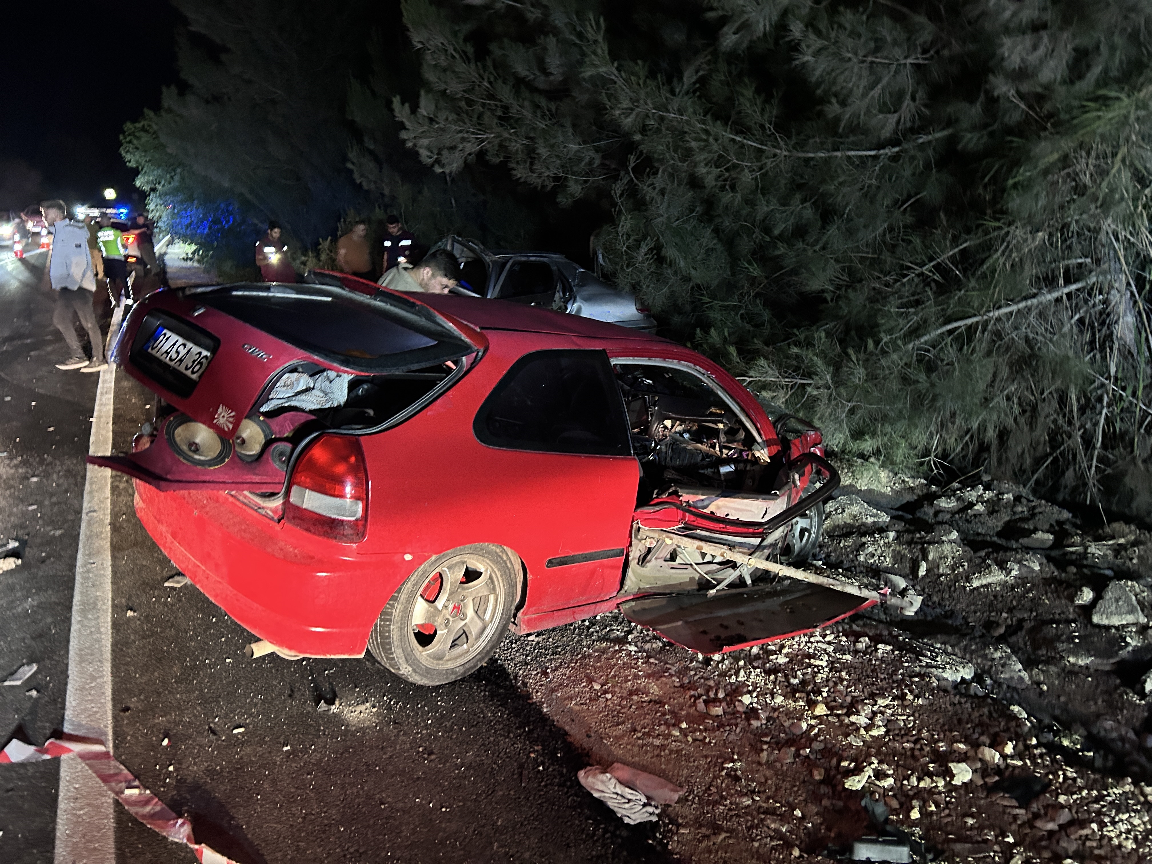Adana'da iki otomobil çarpıştı: 2 ölü, 3 yaralı - Görsel 3