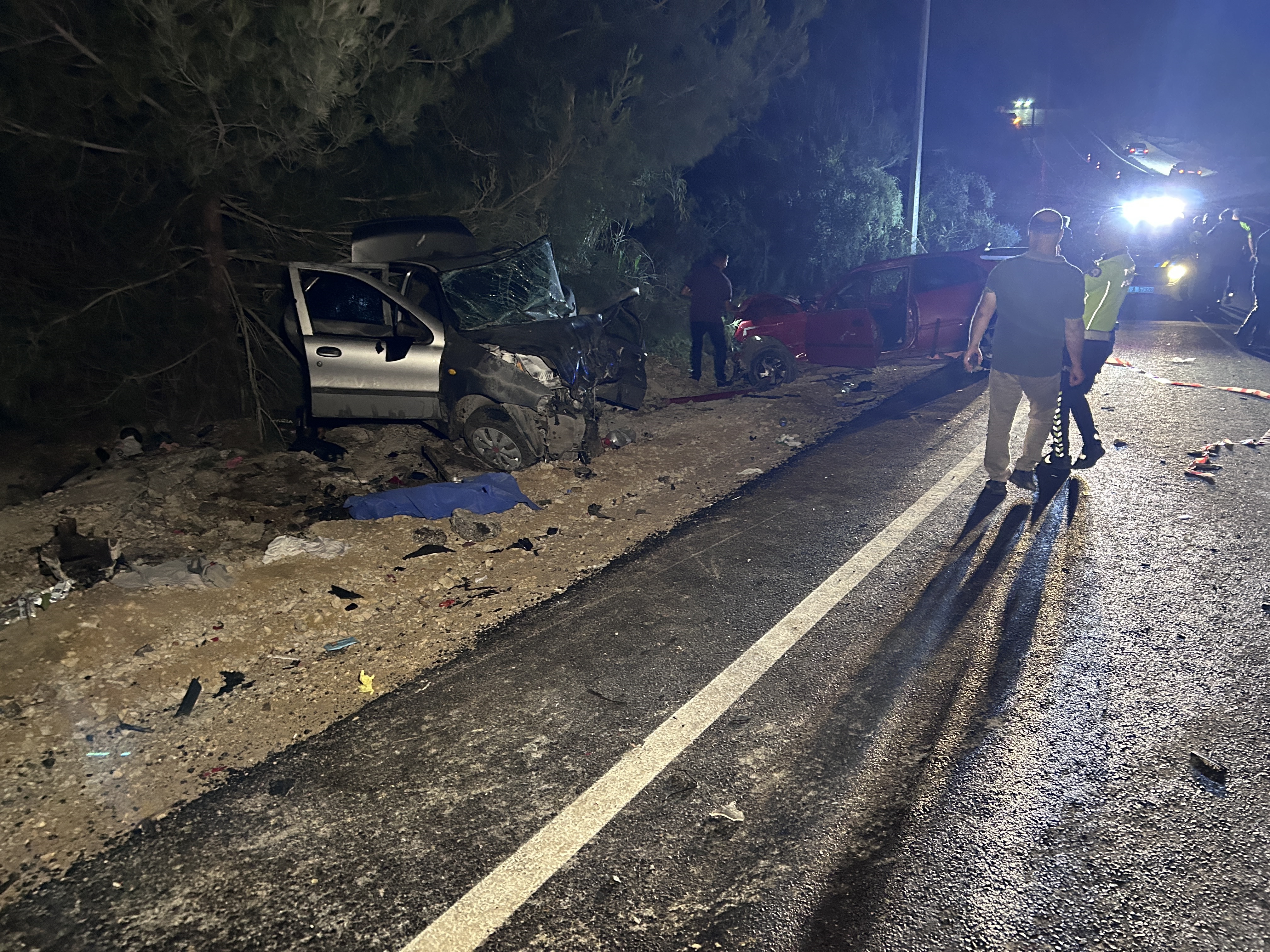 Adana'da iki otomobil çarpıştı: 2 ölü, 3 yaralı - Görsel 4