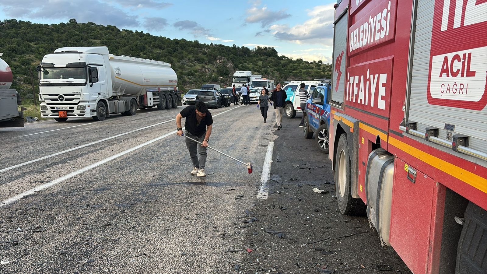 Adıyaman’da 2 otomobil çarpıştı; anne ve 2 çocuğu öldü, 4 kişi de yaralandı - Görsel 7
