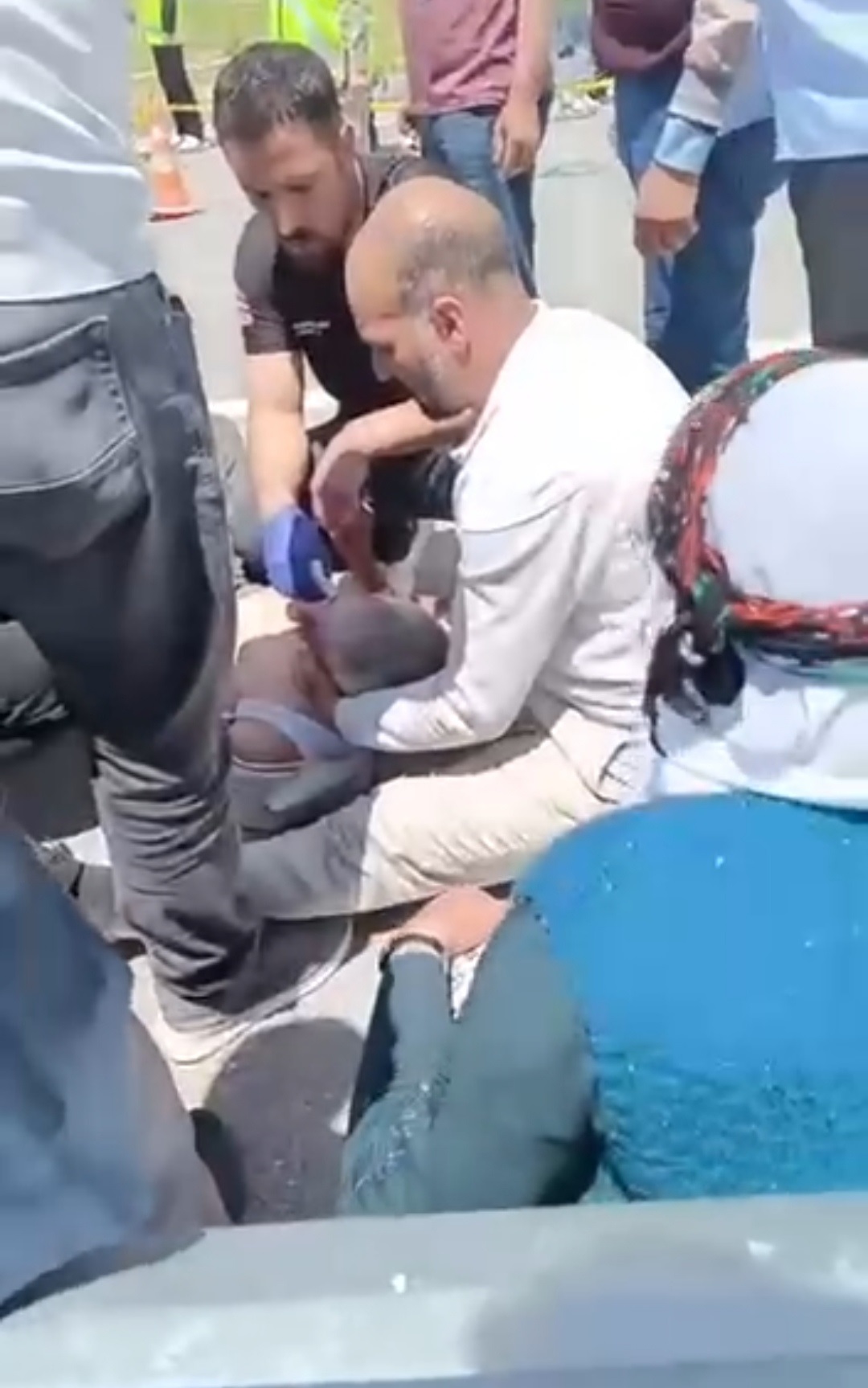 Hafif ticari araç ile kamyonet kafa kafaya çarpıştı; 4 ölü, 2 yaralı - Görsel 3