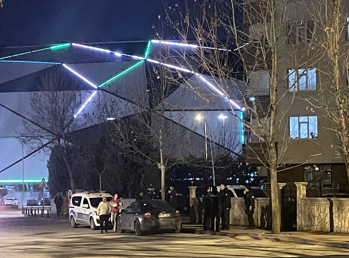 KONYA - Bir kişi eski eşini ve arkadaşını tabancayla yaraladı