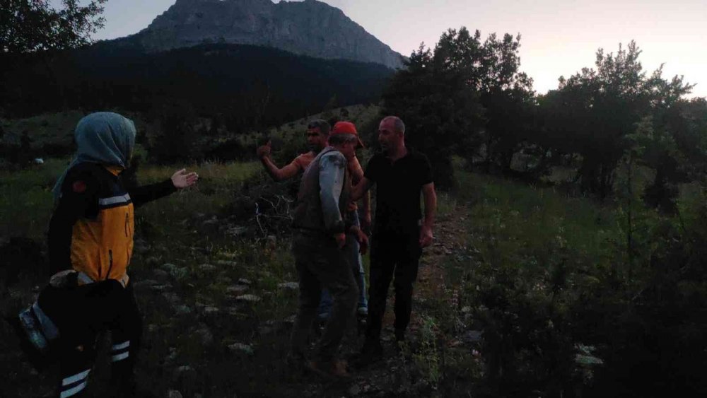 SEYDİŞEHİR TARAŞÇI MAHALLESİNDE AMCASINI  SİLAHLA VURDU