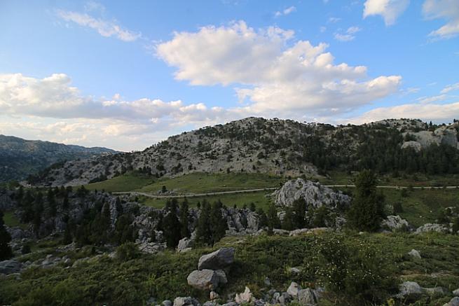 Toros Dağlarında Yayla Evleri Kardan Kayboldu