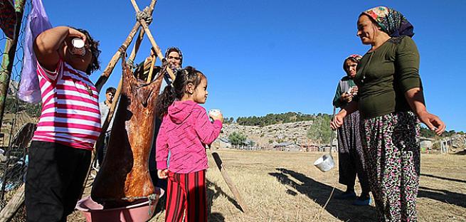 Torosların yaylalarında asırlık "tuluk" geleneği sürüyor
