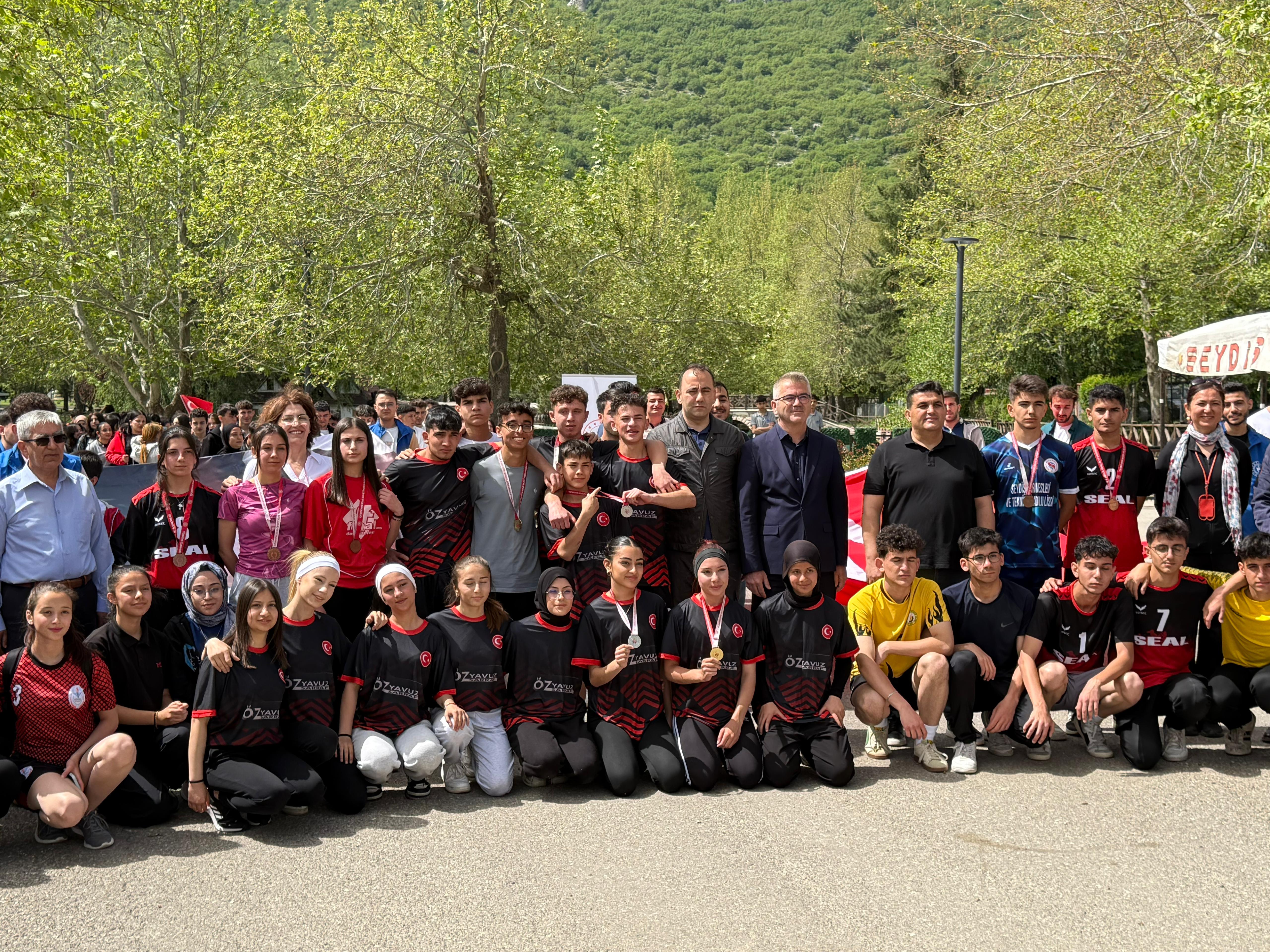 Seydişehir'de "Aile Yılı" Kapsamında Gençlik ve Sağlık Yürüyüşü Düzenlendi