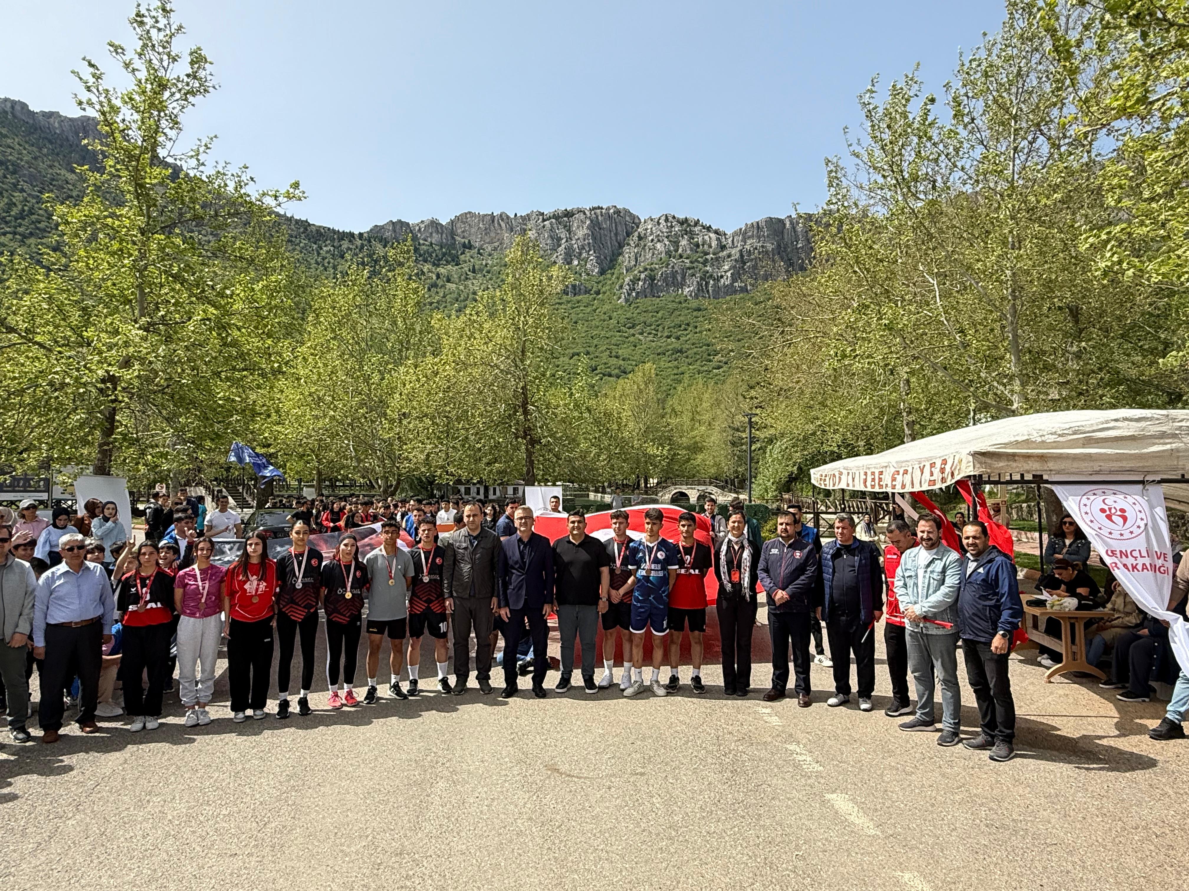 Seydişehir'de "Aile Yılı" Kapsamında Gençlik ve Sağlık Yürüyüşü Düzenlendi