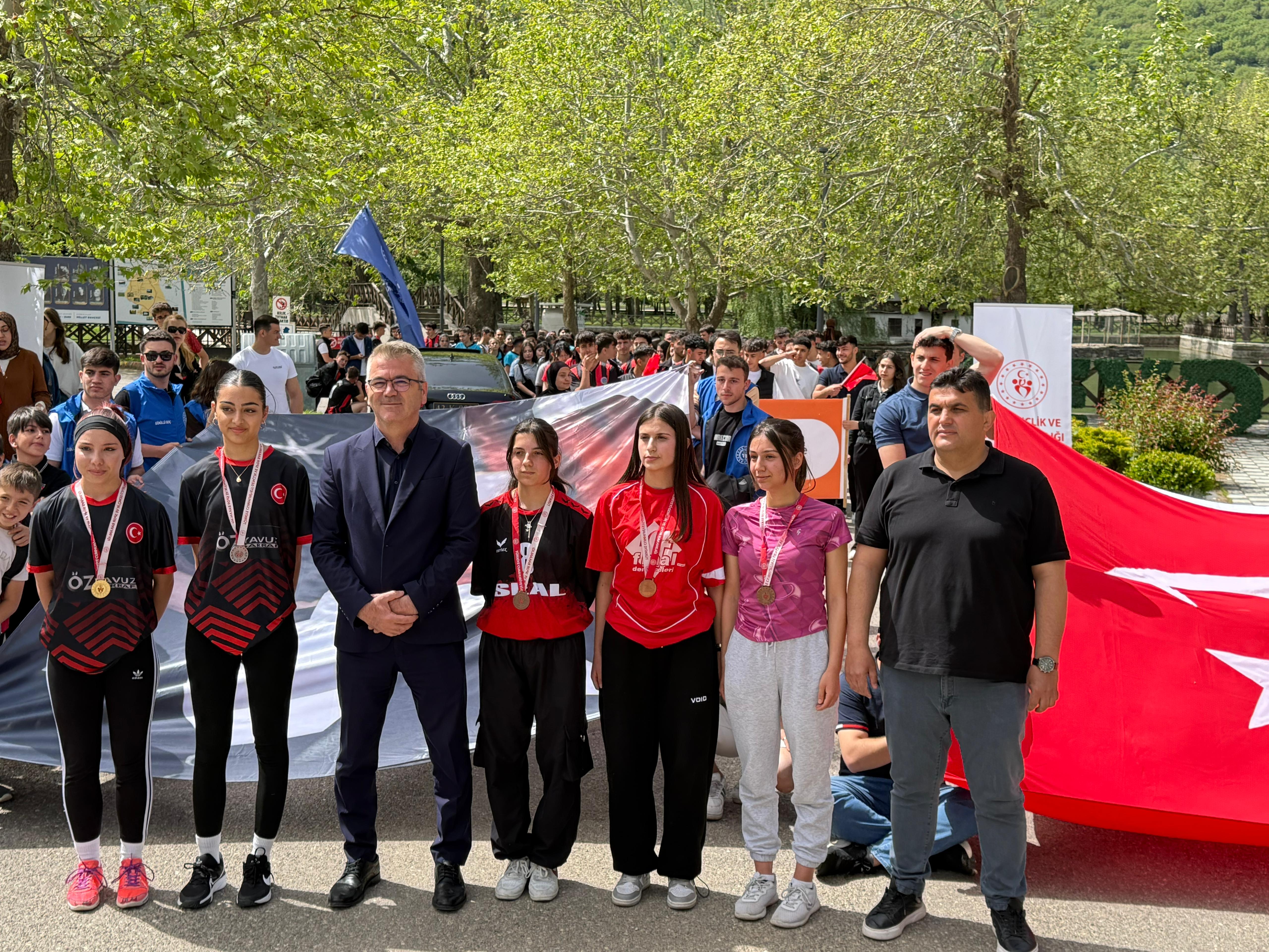 Seydişehir'de "Aile Yılı" Kapsamında Gençlik ve Sağlık Yürüyüşü Düzenlendi