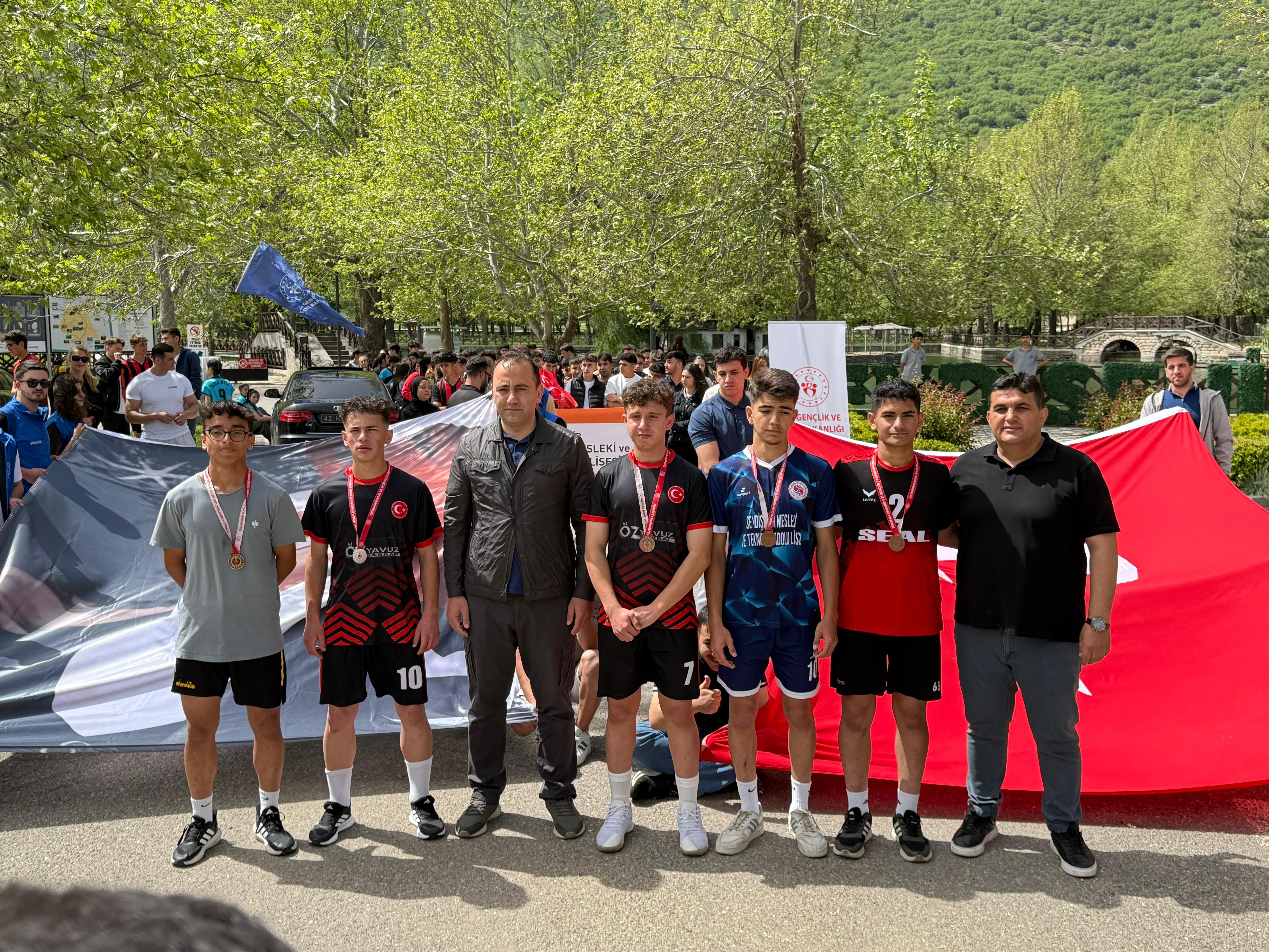 Seydişehir'de "Aile Yılı" Kapsamında Gençlik ve Sağlık Yürüyüşü Düzenlendi